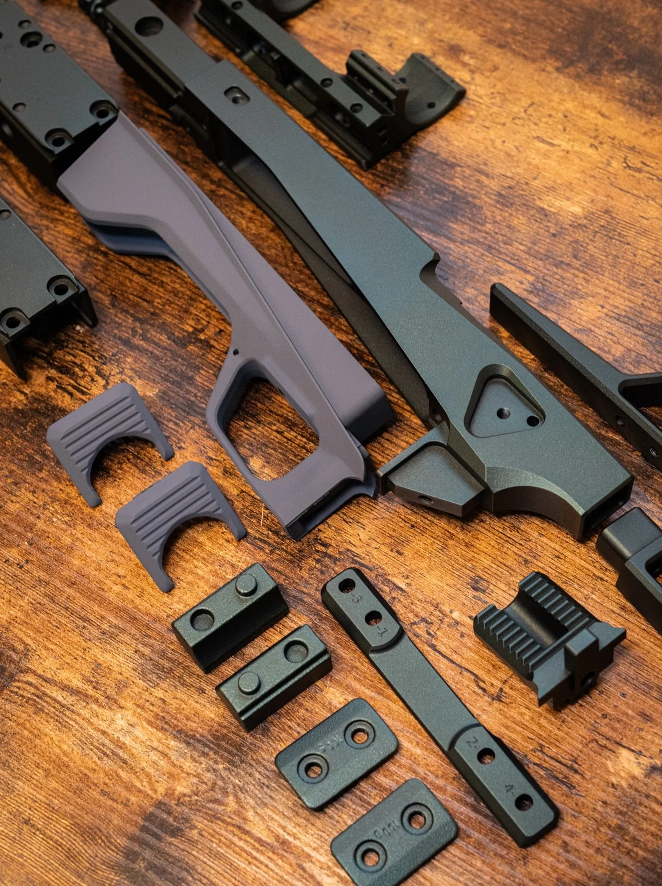 Returning custom Neil bought over some @gun.candy Ivy for another application on this lovely Tikka chassis 💚

A solid base application of H-190 Armor Black over all the metal parts with a 50/50 mix of Matte / High Gloss Armor Clear misted over with 