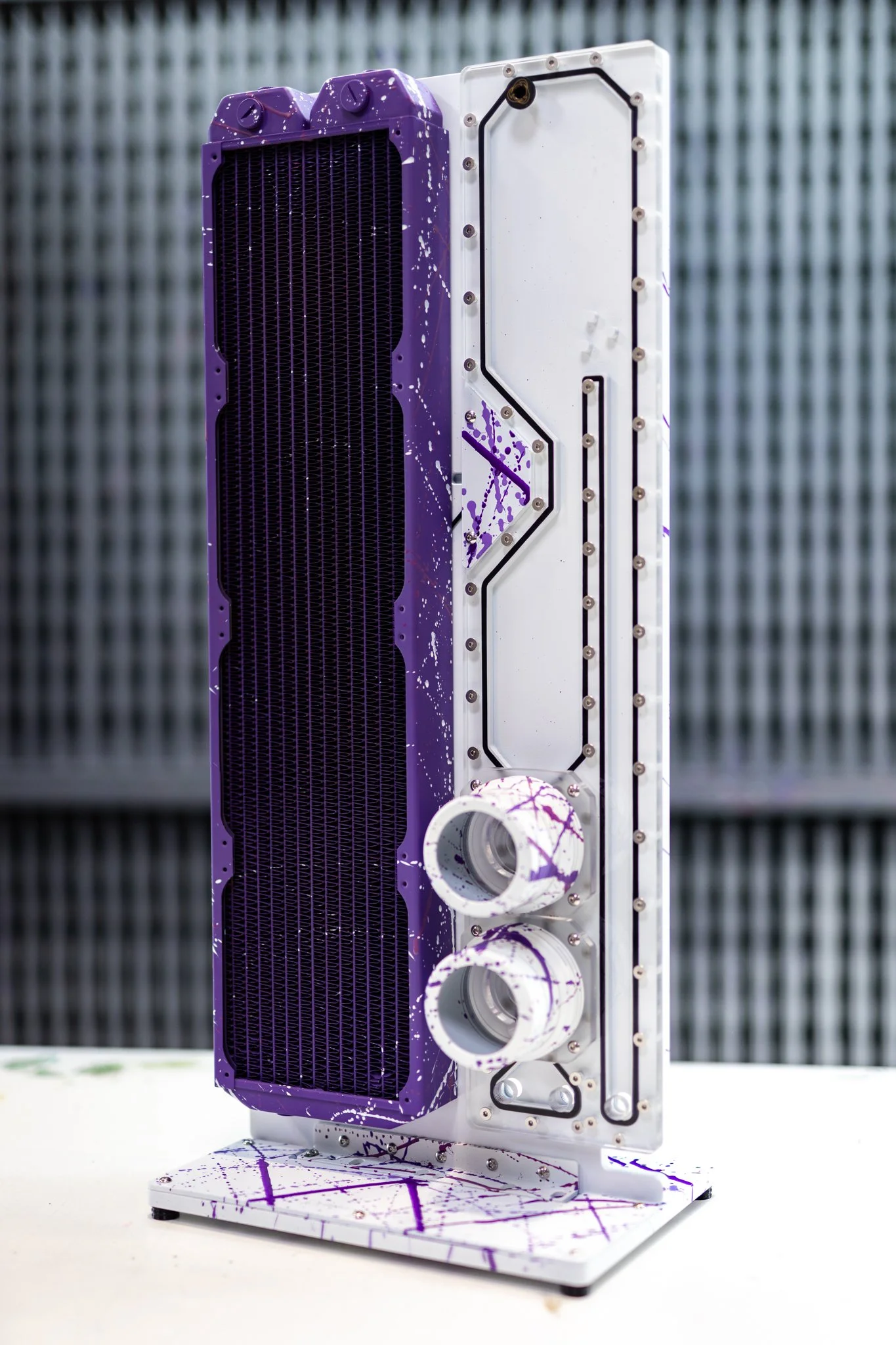 Watercooling distroplate & rad mount in C-140 Bright White and C-163 Lollypop Purple splatter