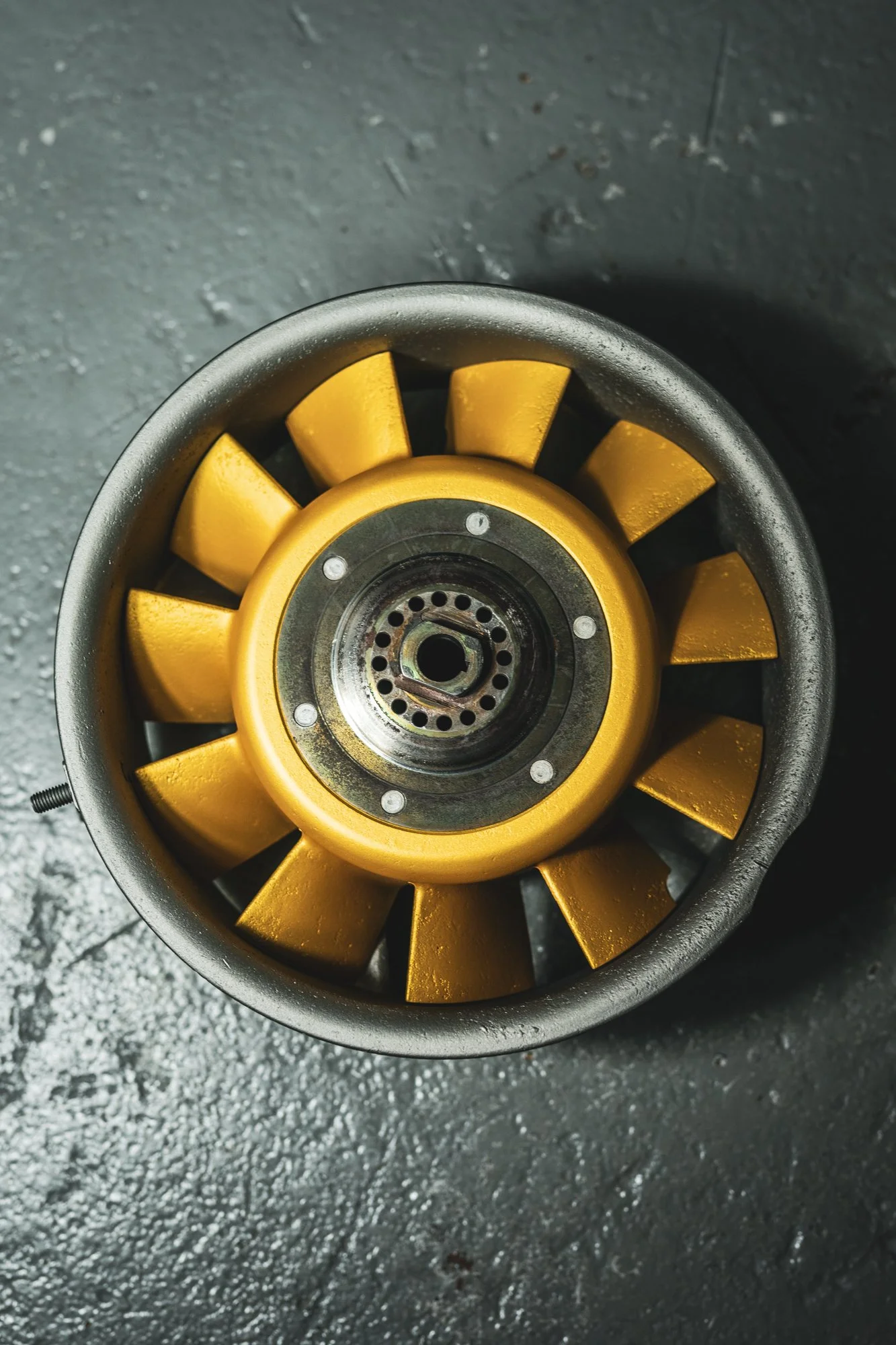 Porsche 964 Alternator fan and shroud in H-series Tungsten and Gold