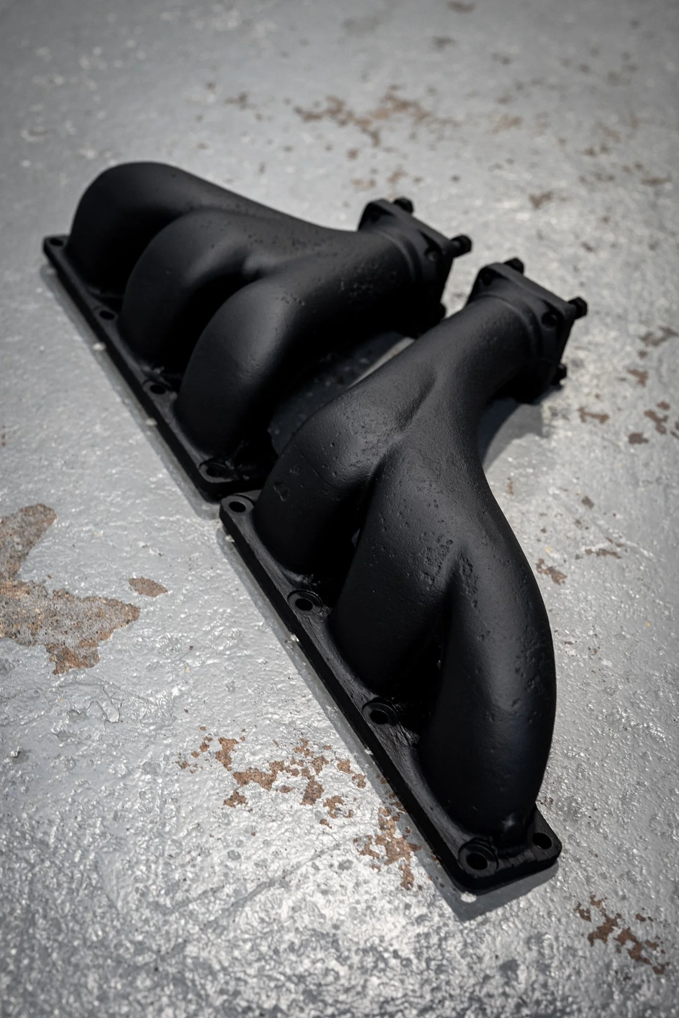 Jaguar Straight 6 headers in C-7600 Glacier Black 