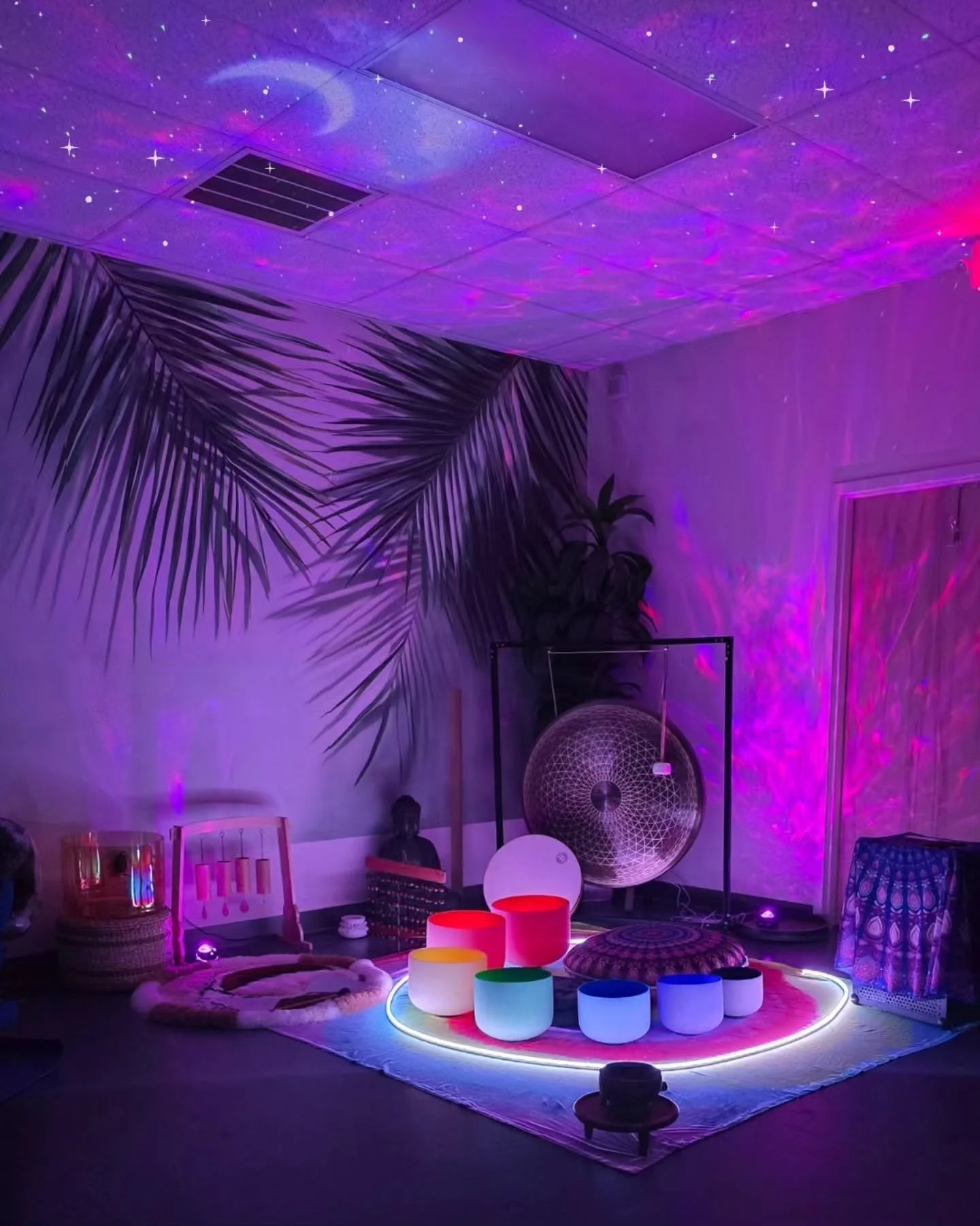 𝗢𝗡𝗘 𝗪𝗘𝗘𝗞 𝗔𝗪𝗔𝗬 💜 And if you&rsquo;ve been thinking about joining us, Early Bird tickets end TONIGHT at 11:55 PM!

✨ Rest + Recharge Sound Bath ✨

Give yourself an hour to completely slow down. This immersive sound bath combines crystal sin