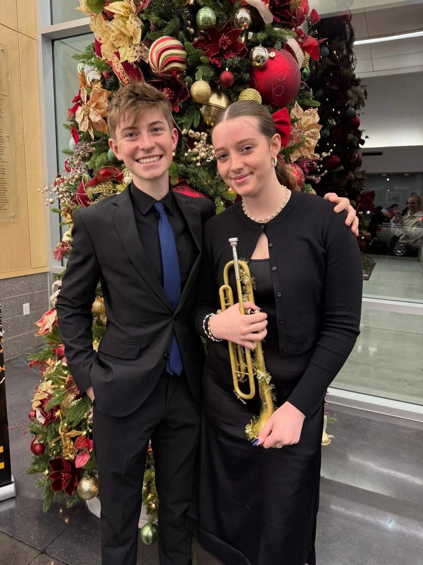 Awesome last night Christmas @edisonclassof26 band performances&hellip; it&rsquo;s so special to see the gifts in my cubs keep growing and inspiring others. Swipe left to check out those vibey drum patterns and trumpet on the vids 🎶🥁 🎺 Cheering yo
