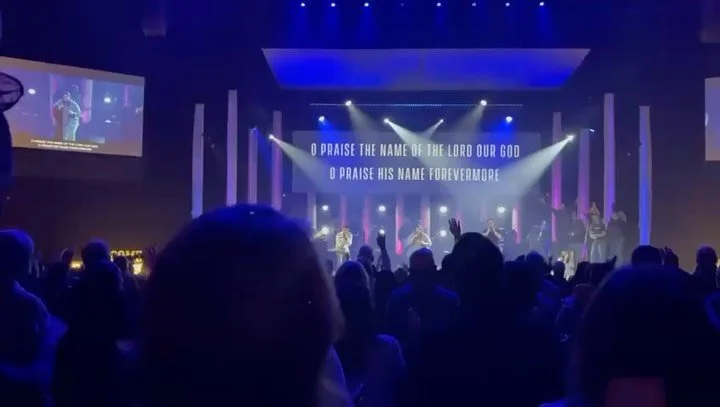 Last 2 days of year 10 of #21daysoffastingandprayer -leading worship music 🎶🙏🏽 with a @psalmistmissionofficial at @clovishillschurch and then ending with a 1100+ people at @cornerstonefresno at the Wilson Theater as Jesus followers from every cult