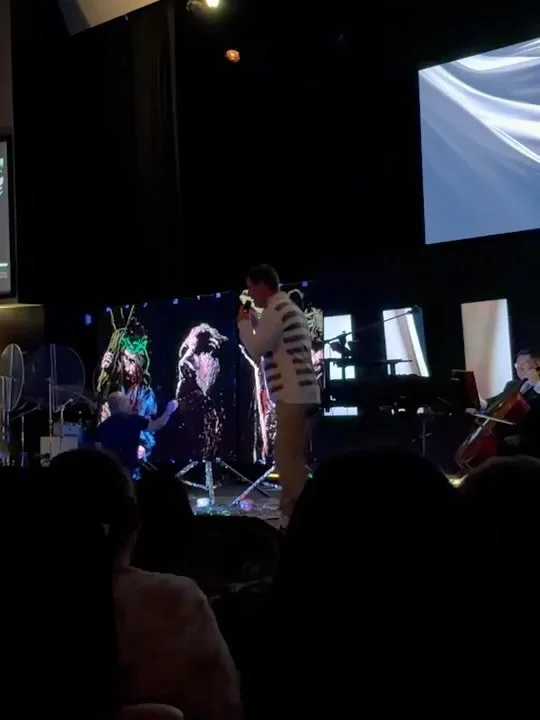 Good Friday singing &ldquo;Bow Everything&rdquo; 🎶 LIVE w @rickalonzoministries this incredible 3 canvas painting of Christ&hellip; He bowed, so we can too&hellip;. And spread His life everywhere, one life at a time😉🎶🙏🏽 
Drink in and feel free t