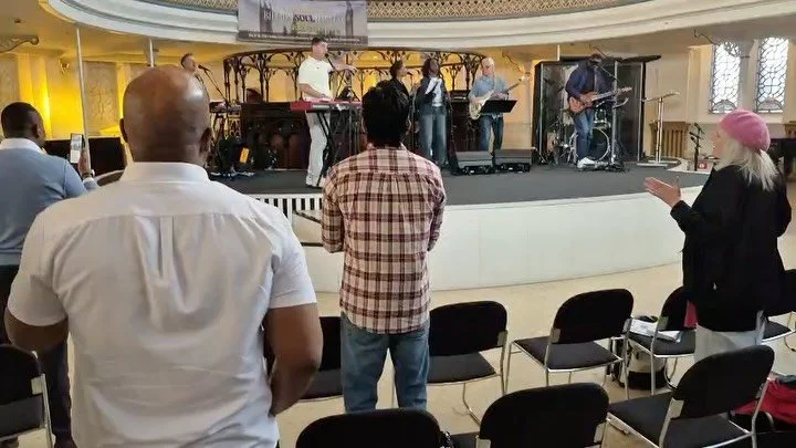 Flying home from London ✈️ 🎶🙏🏽with head and heart spinning from the sacred moments and impact with global leaders gathering for @billionsoul_  in the historic @westminster_chapel (where @billygraham Billy Graham stood and preached)&hellip; humblin