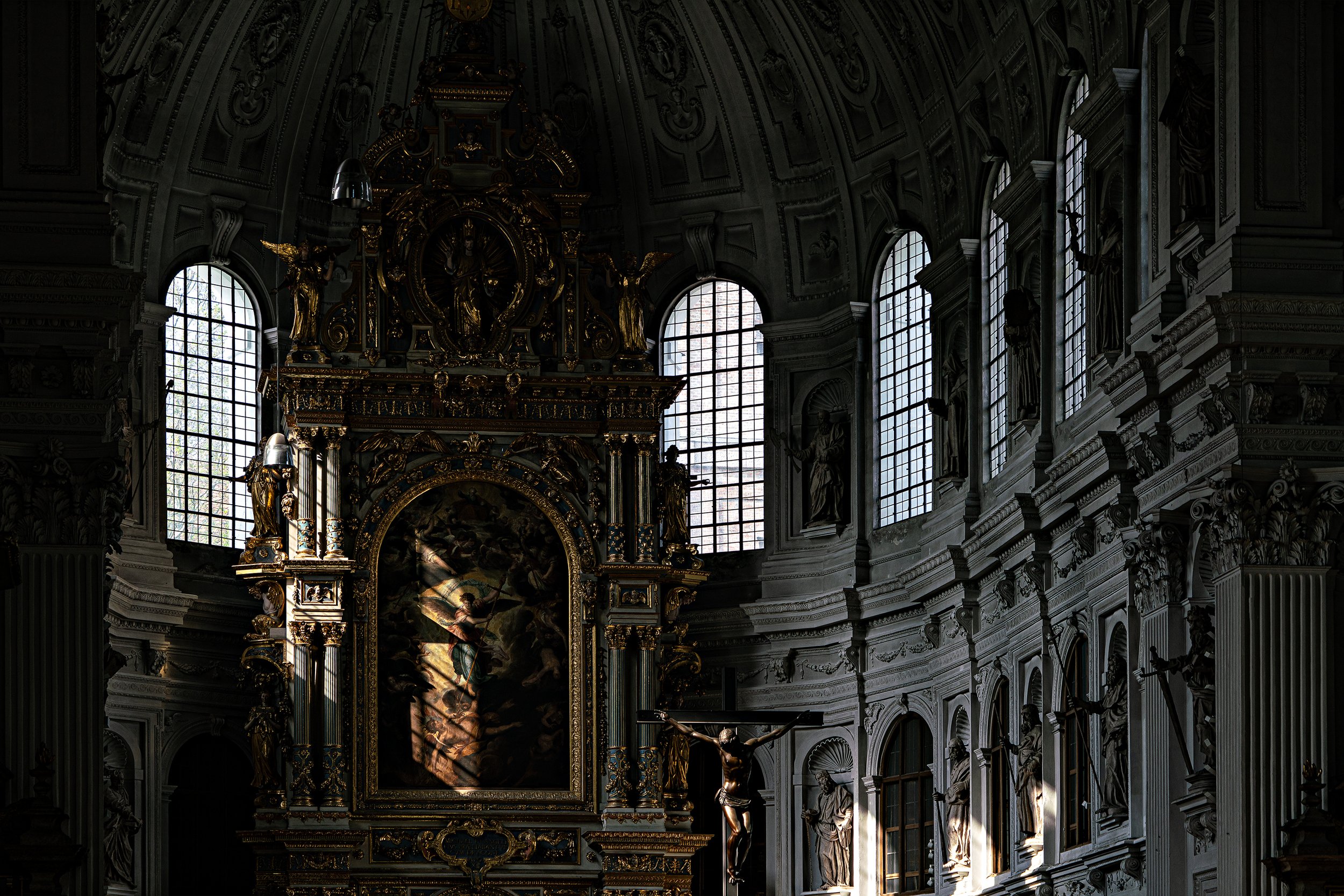 St-Michaels-Cathedral-Munich_DSC8574.jpg