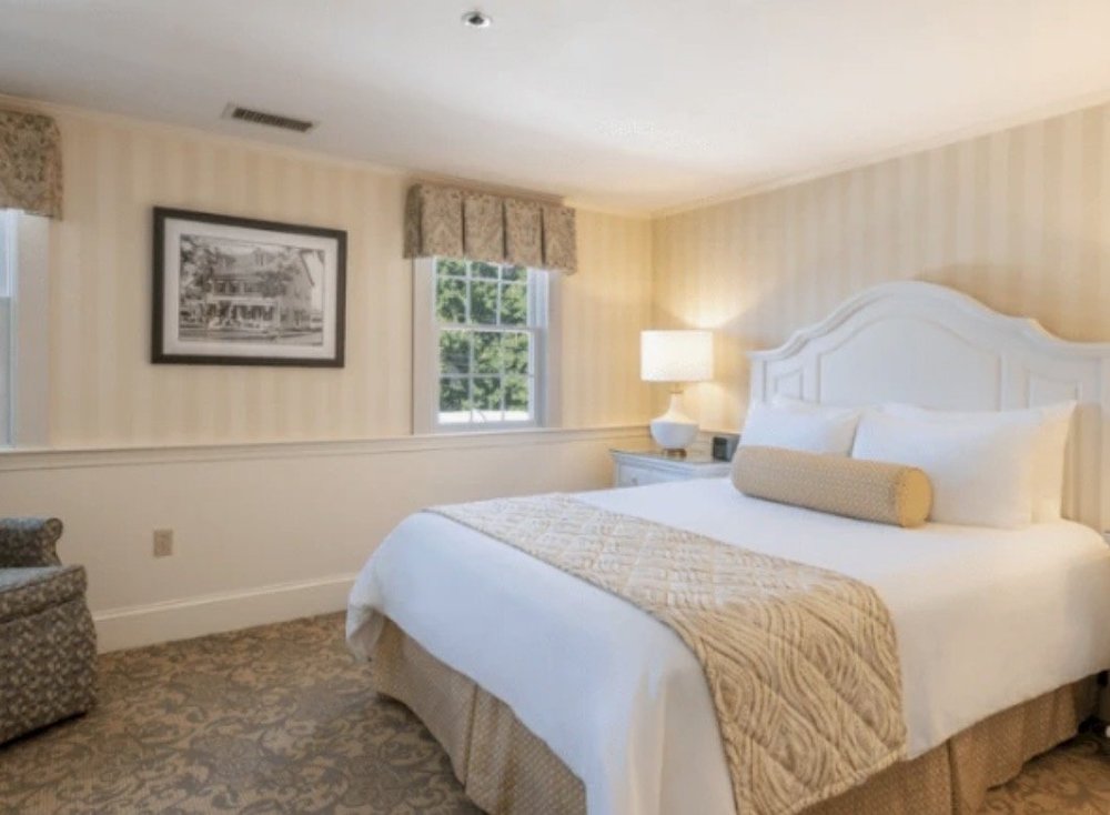 Single Queen Room