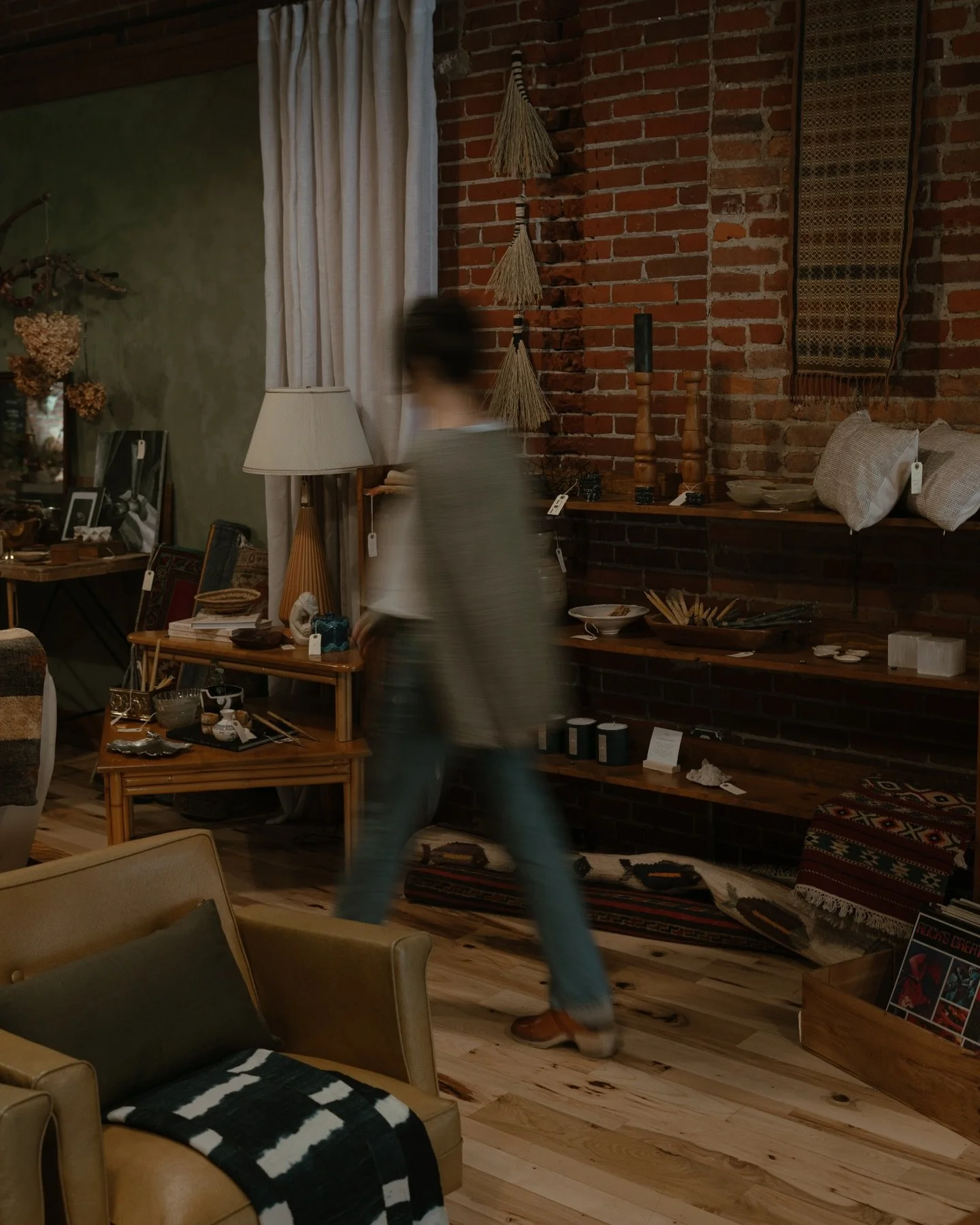 Slow + steady 

Shop is open //
Wednesday 12-6
Thursday 12-6
Friday 12-6
Saturday 11-5
Sunday 11-4