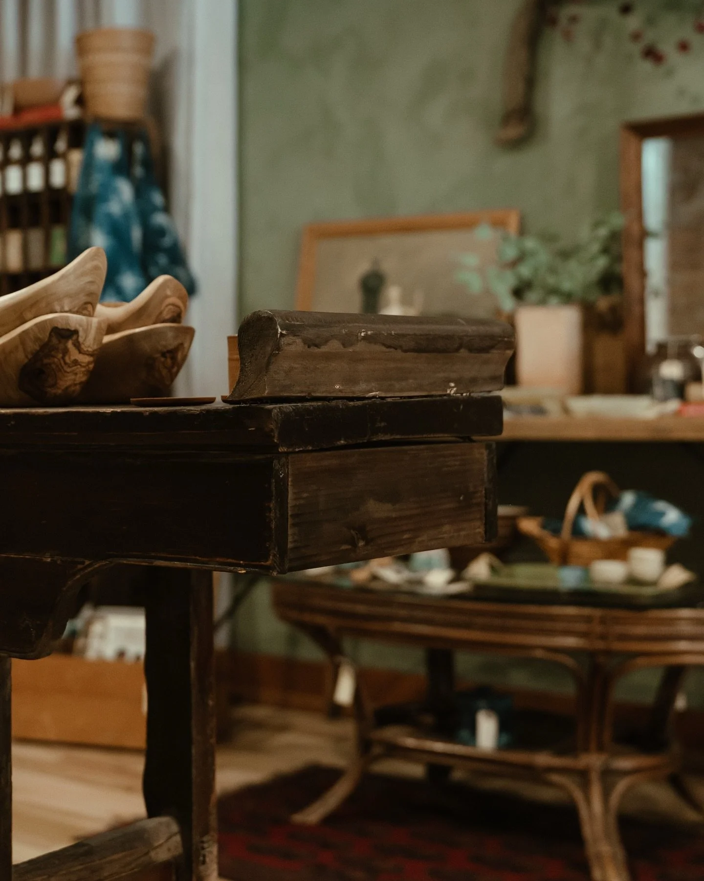 Our vignettes are never meant to stay the same. Pieces come in, find their moment, and then find their next home. Ever changing, and collected with curiosity in mind. 
⠀⠀⠀⠀⠀⠀⠀⠀⠀
Nestled in Ohio City / open Wednesdays - Sundays.