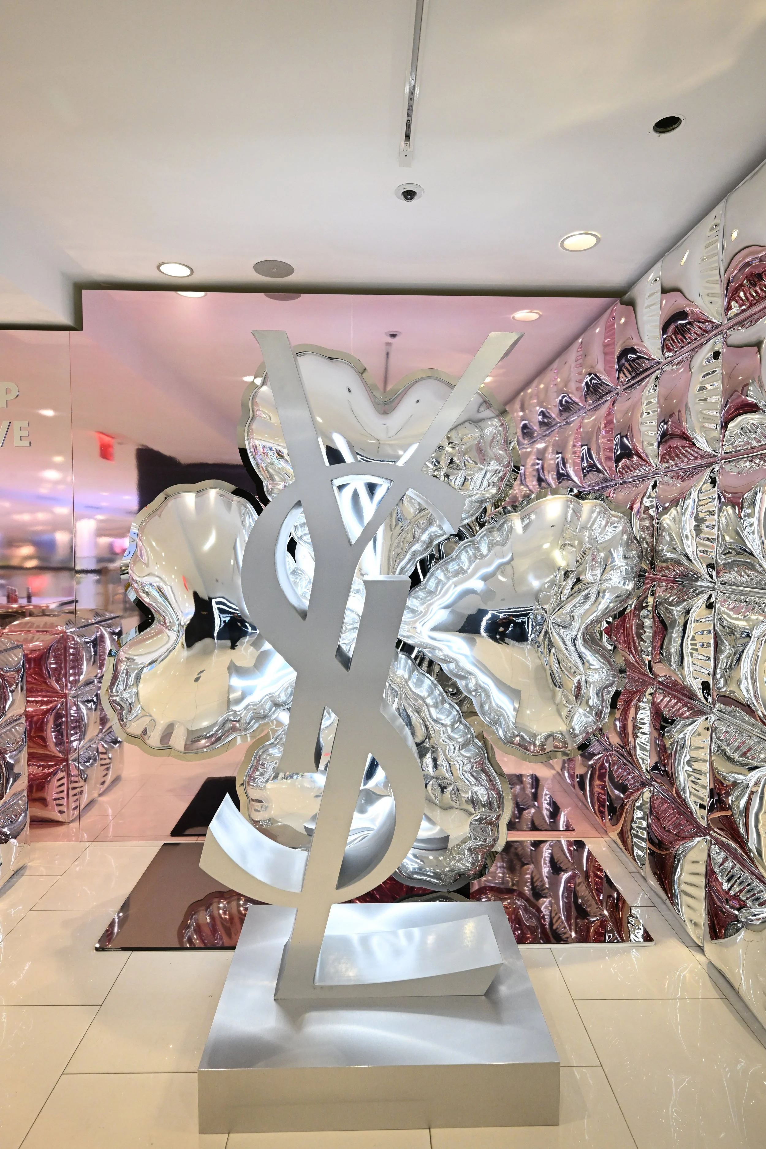 Macy's Flower Show 2025
YSL BEAUTY ART OF FLOWERS
Credit: Macy's, Inc.