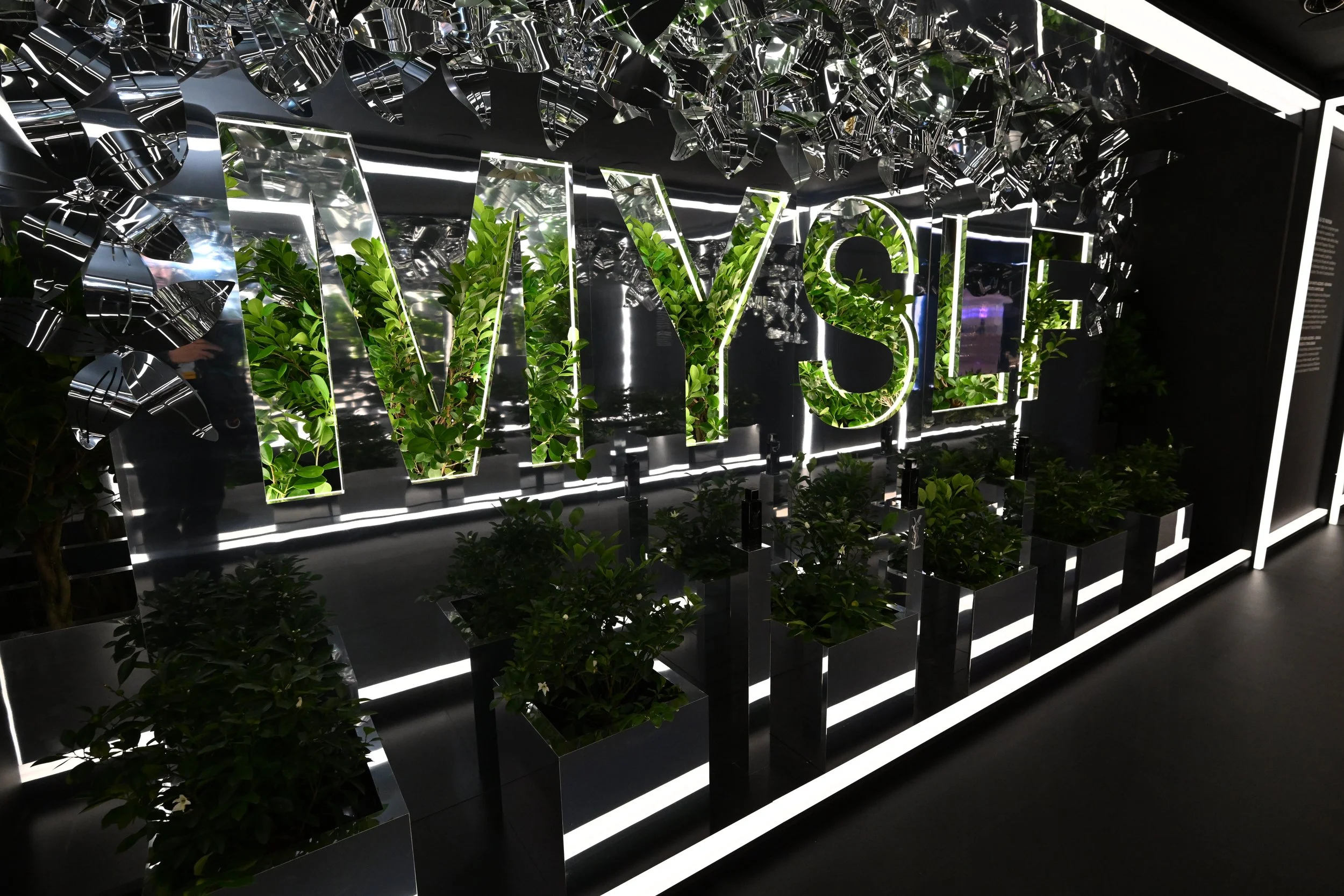 Macy's Flower Show 2025
YSL BEAUTY ART OF FLOWERS
Credit: Macy's, Inc.