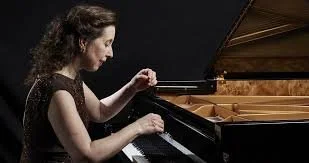 Angela Hewitt, Lakeside, Nottingham, 5*****: by William Ruff