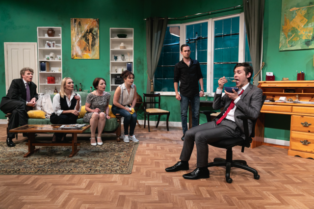 FLAT OUT by Jennifer Selway. Upstairs at the Gatehouse, London. 4****. William Russell