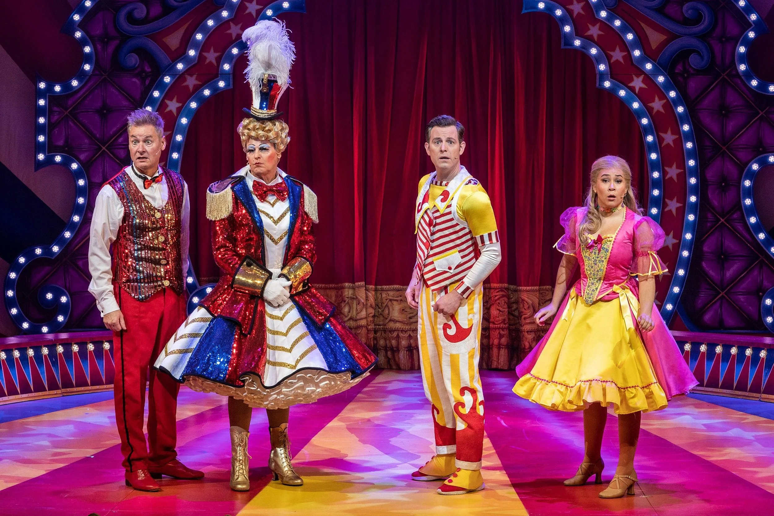 Goldilocks and the Three Bears. Richmond Theatre, The Green, Richmond TW9 to 31 December 2022.  5*****    stars. William Russell.