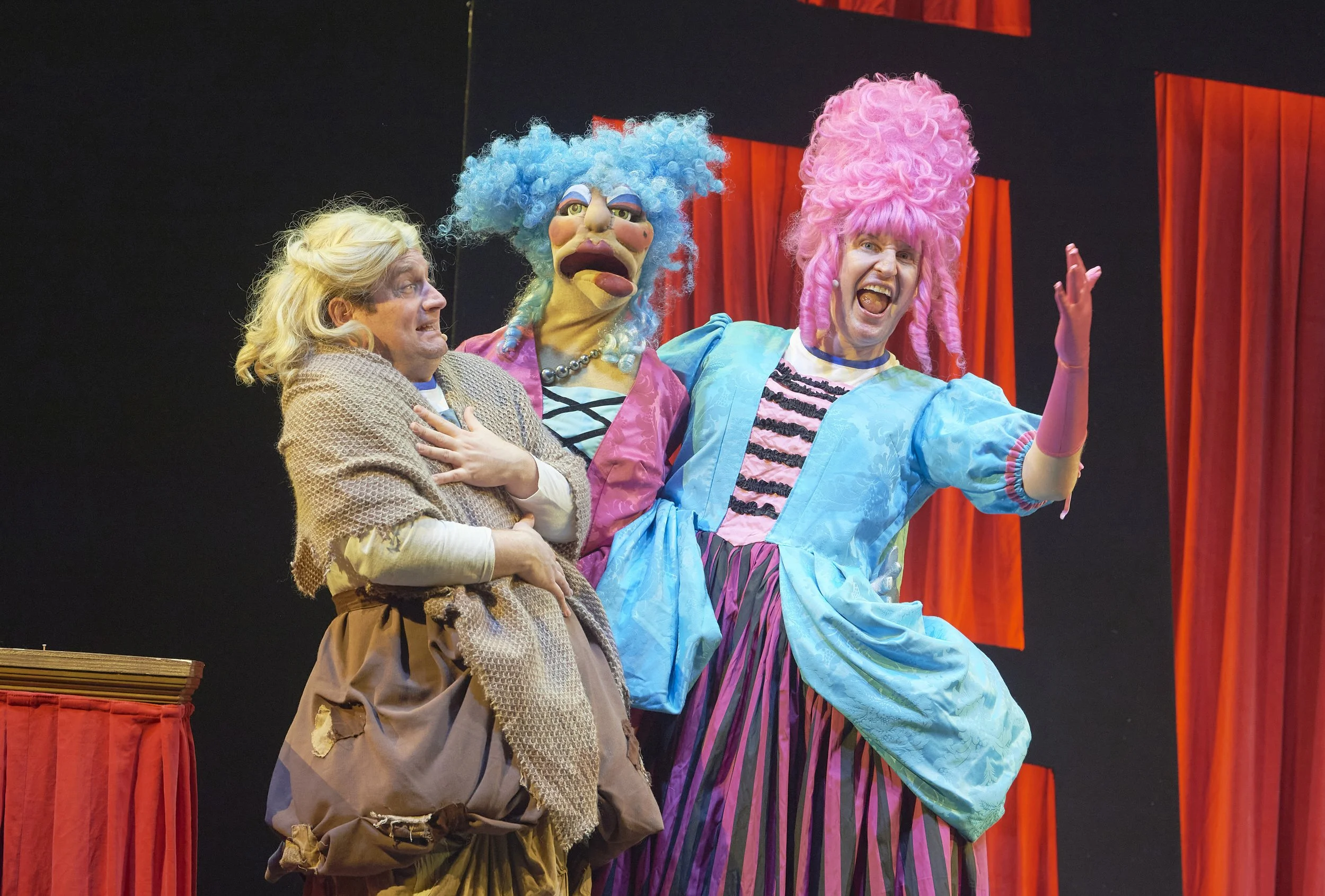 Potted Panto by Daniel Clarkson, Jefferson Turner & Richard Hurst. The Garrick Theatre, Shaftesbury Avenue, London to 9 January 2022. 5*****. William Russell.