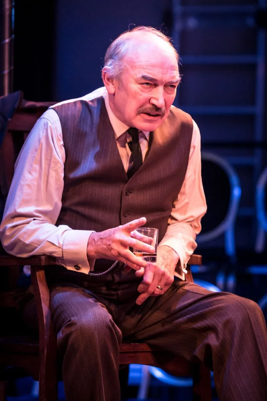 The Paradise Circus, Playground London, 3***: William Russell