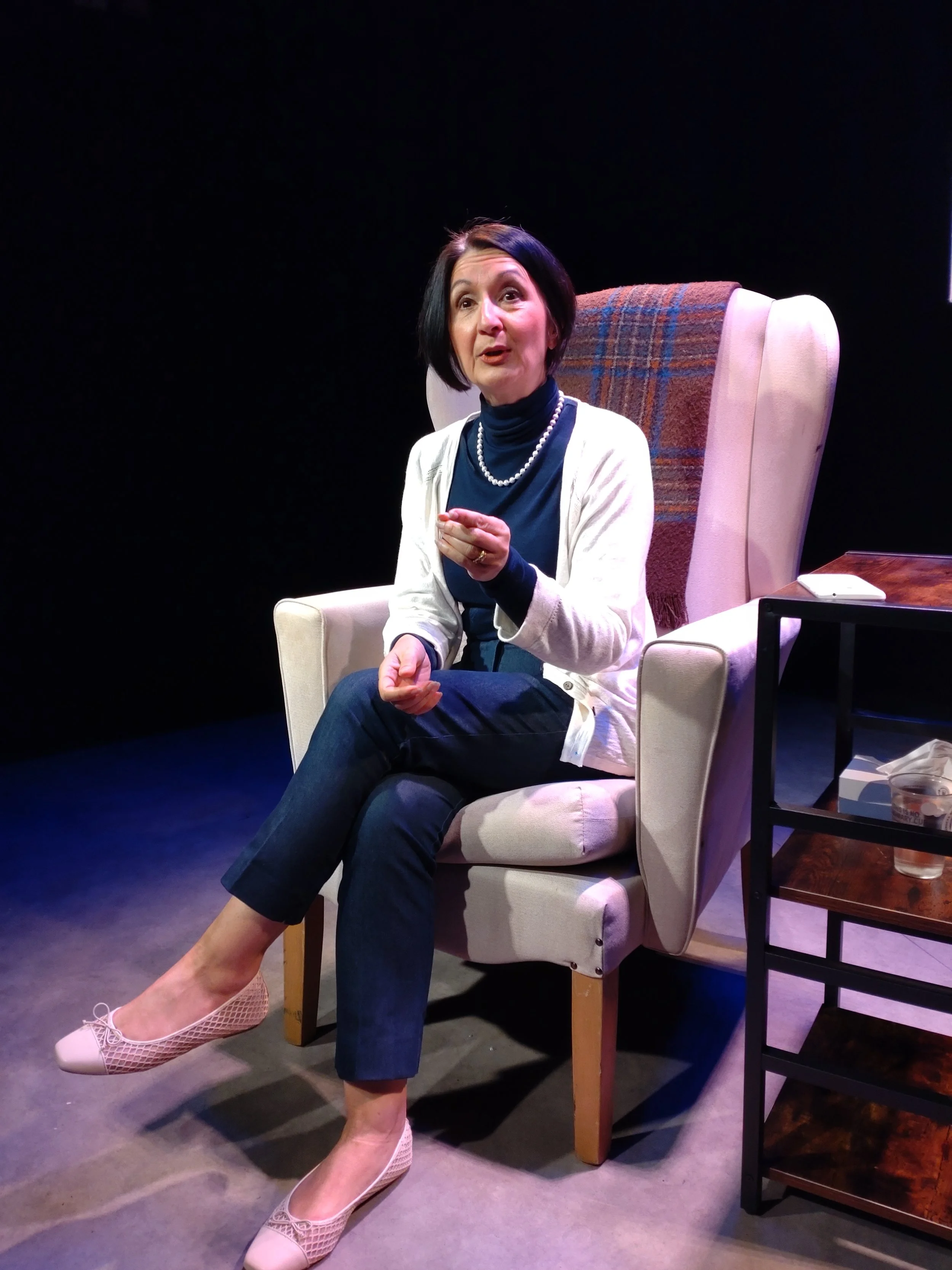 Grindr Mom by Ronnie Larson, Waterloo East Theatre, 3 Brad Street, London SE1 | until 01 March 2026 ⭐⭐⭐⭐⭐ Review by William Russell