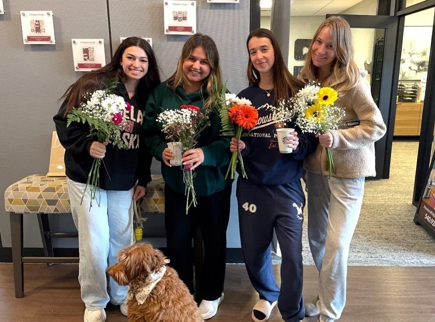 Bouquet Bar TOMORROW??👀🌹

Stop by the clubhouse beginning at 1pm* to make your own bouquet! 💐 We&rsquo;ll have all the Valentine&rsquo;s day essentials so you can make the perfect arrangement!🎀

*While supplies last!

#thismustbetheplace #hokies 