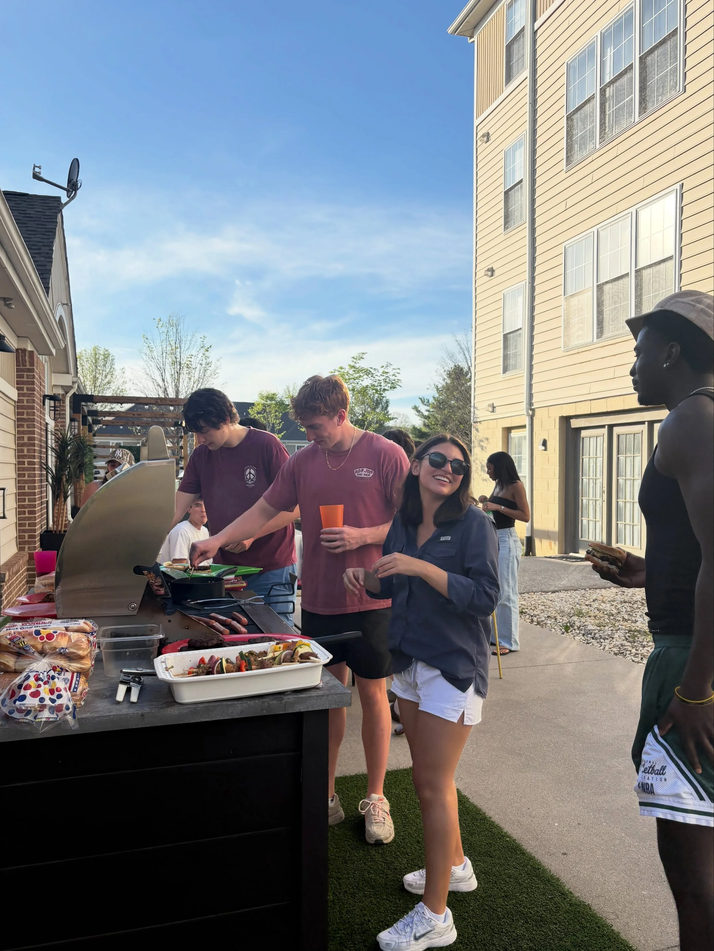 We&rsquo;re taking tours all day today🎉

Whether you&rsquo;re staying in town or about to leave for summer, we&rsquo;d love to show you why Collegiate is the best place to call home for the fall✨ 

We have clubhouse amenities, our Hunters Ridge quad