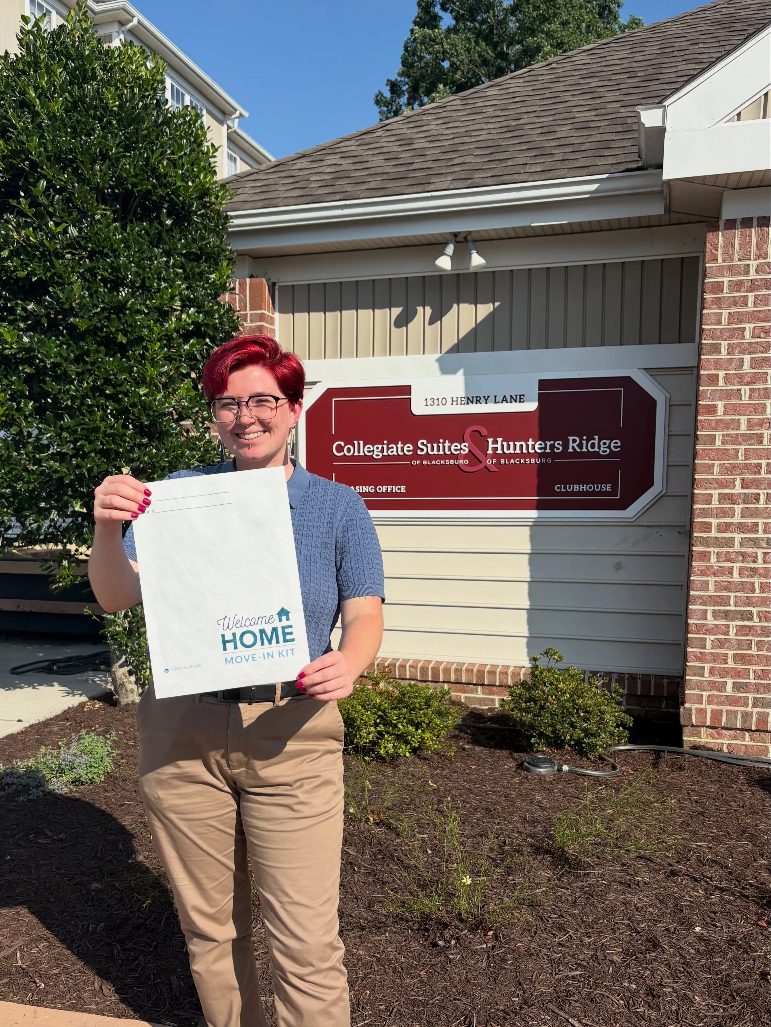 Taking a peek into your move-in packet!🔑

🏡You&rsquo;ll have an information sheet with a QR code! Make sure to read through everything!
🔐You&rsquo;ll have a key fob and mail key! That fob works for your front door and bedroom door! It&rsquo;ll als