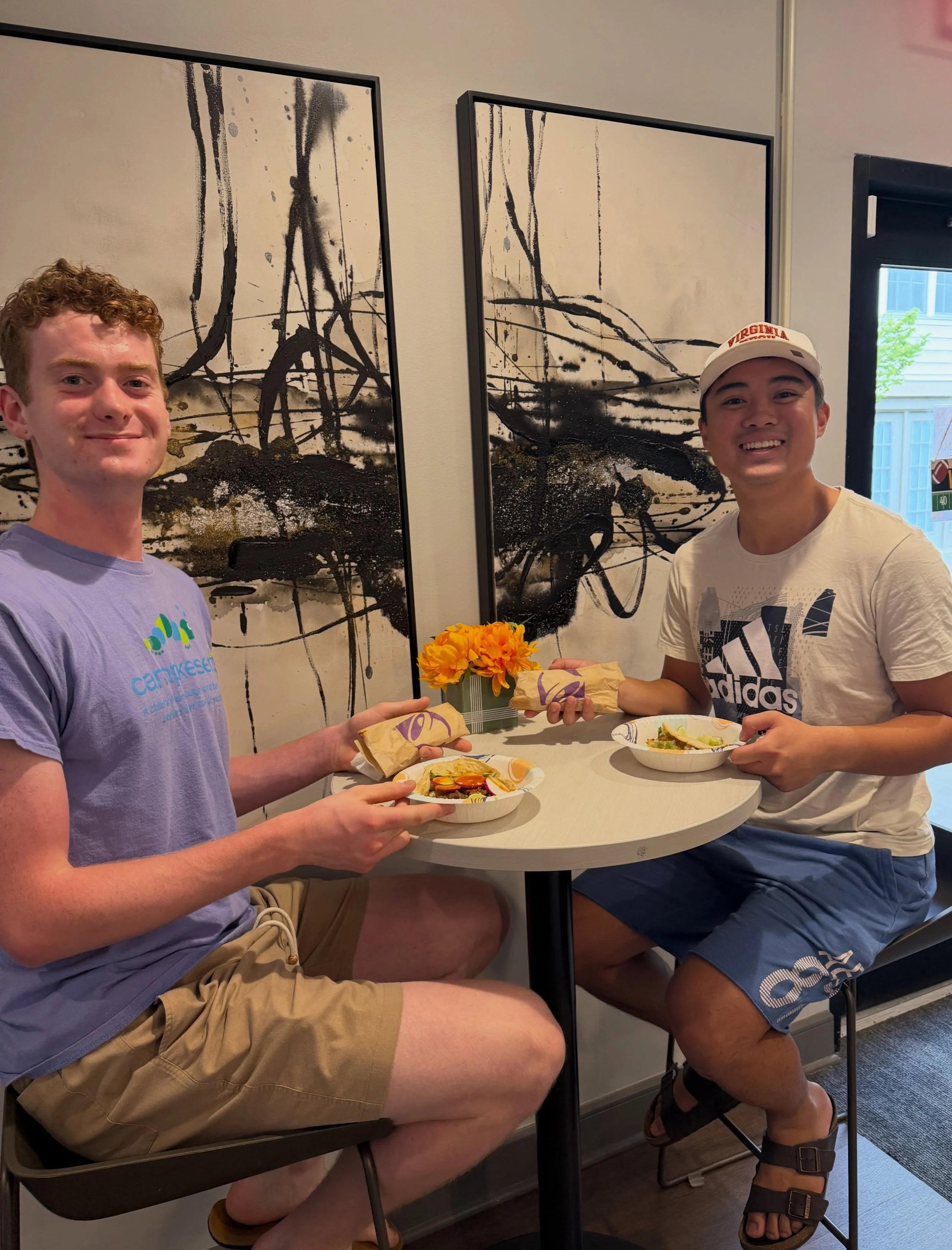 This or That Thursday🌮

Up against Taco Bell&hellip; the winner was Pupuseria Mari!🎉 Thanks to everyone who joined us for some good food ✔️
Make sure to join us at our next event: our book shop pop up on 9/24!📚

#thismustbetheplace #vt #hokie #bla