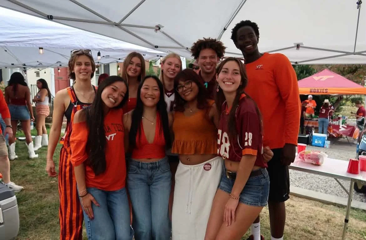 It&rsquo;s GAMEDAY🏟️

Let&rsquo;s go Hokies!🦃 What&rsquo;s better than a VT win? Securing your fall &lsquo;27 housing👀

If you&rsquo;re enjoying the game, schedule your tour for next week to see all that CSHR has to offer🏡 If you plan to catch it