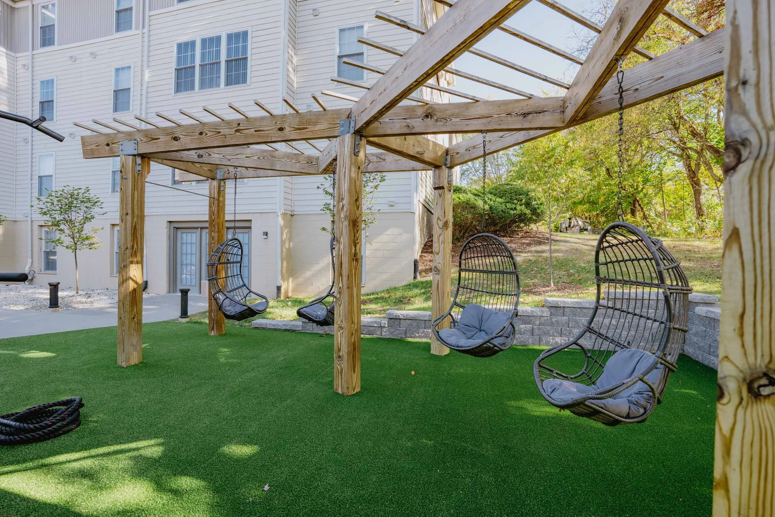 Collegiate Suites & Hunters Ridge of Blacksburg | Student Apartments near Virginia Tech | Outdoor Lounge