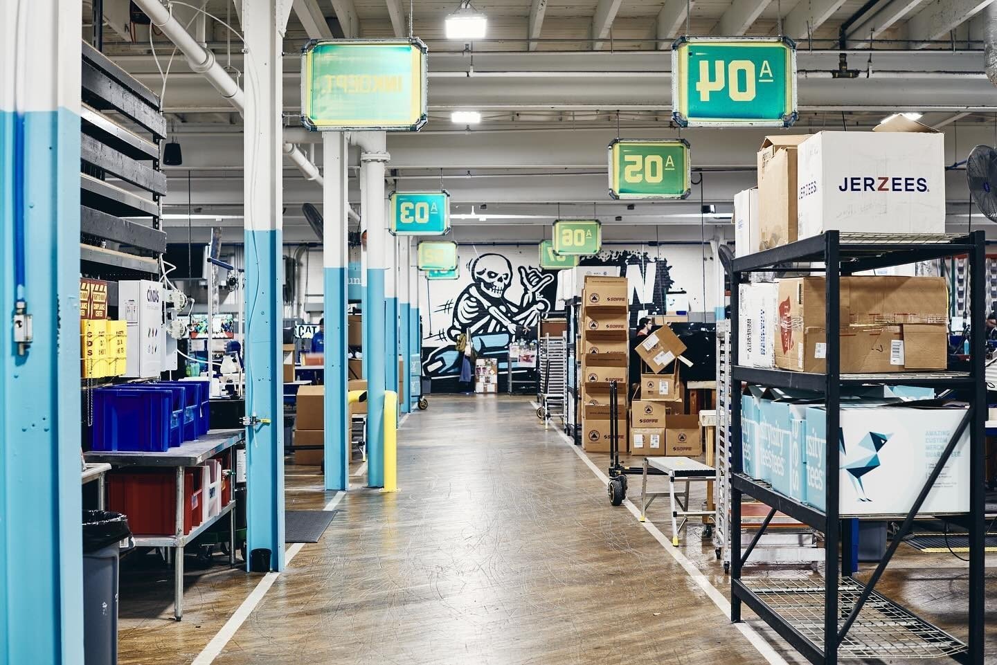 A little behind the scenes of our shop, where we are striving to help companies access reliable decoration.⁠
⁠
#screenprinting #customtees #customapparel #screenprintinglife #printmaking #merch⁠