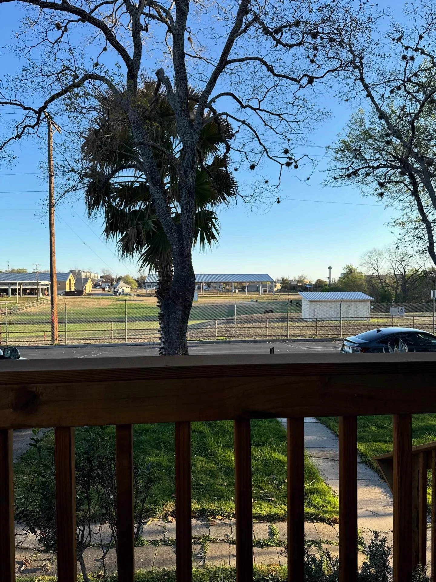 What do you do after a long day of work? Lace up the shoes (@saucony ) and head for a run around @historicpearl , @officialalamo &amp; #sanantonio #running #thepearl #horses ! Love living @encoregrayson !