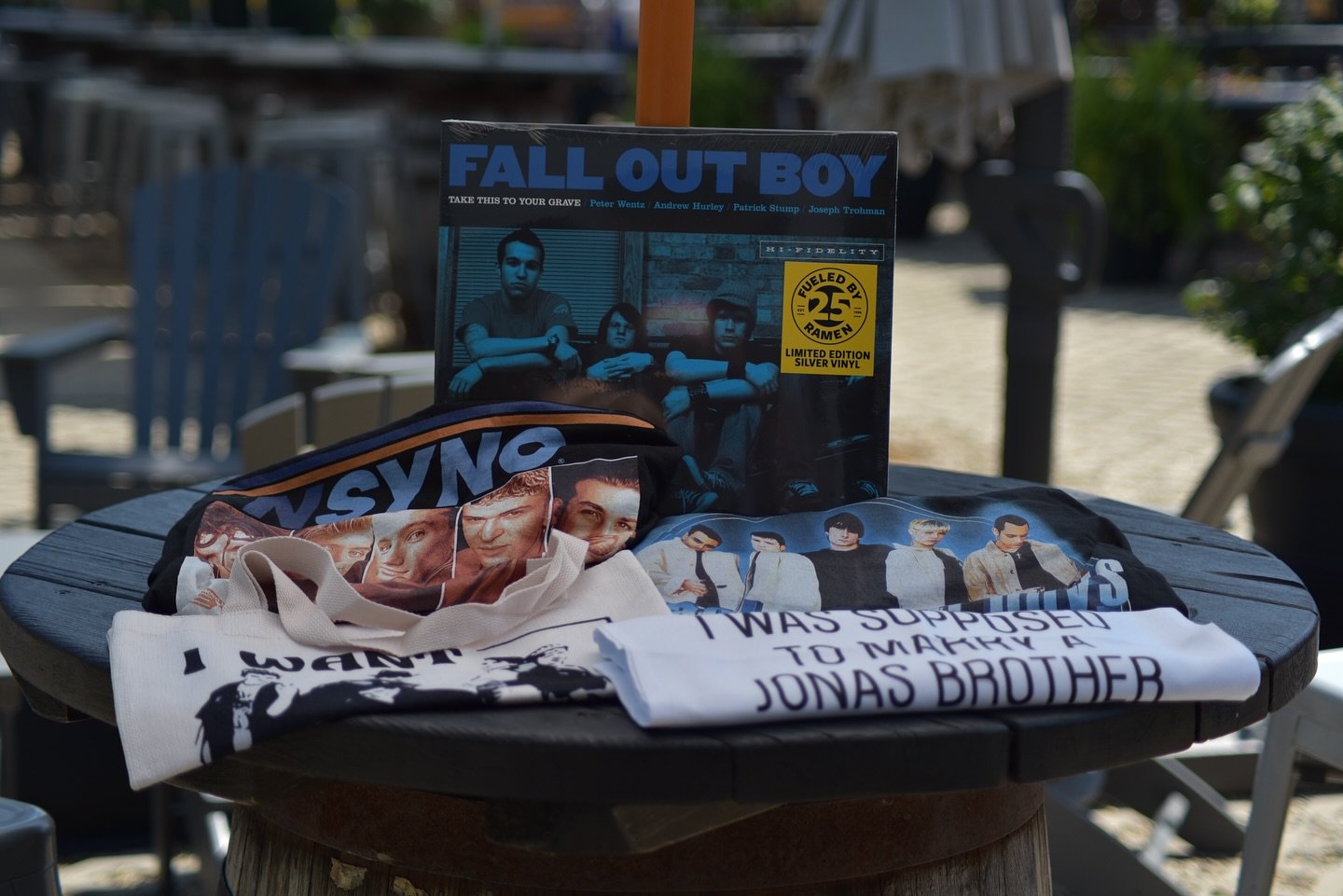 Think you know your *NSYNC from your Backstreet Boys? Can you name all the members of One Direction and BTS? Join us for a night of throwback jams, swoon-worthy facts, and boy band battles!
Grand prizes, food trucks and drink specials🎉