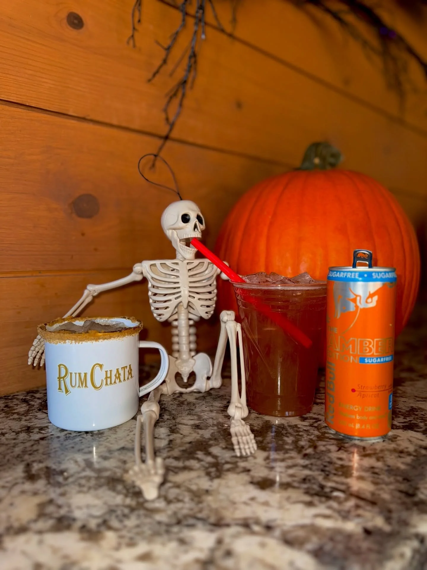 Fall is here and so are our new seasonal drinks🍂
From cozy spiced cocktails to crisp apple cider creations, every sip tastes like autumn. Come in, get cozy, and find your new favorite fall flavor🍹🎃