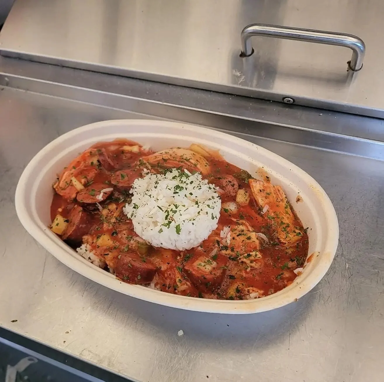 Let @dawgbowlfoodtruck handle dinner tonight!
Check them out here until 10pm