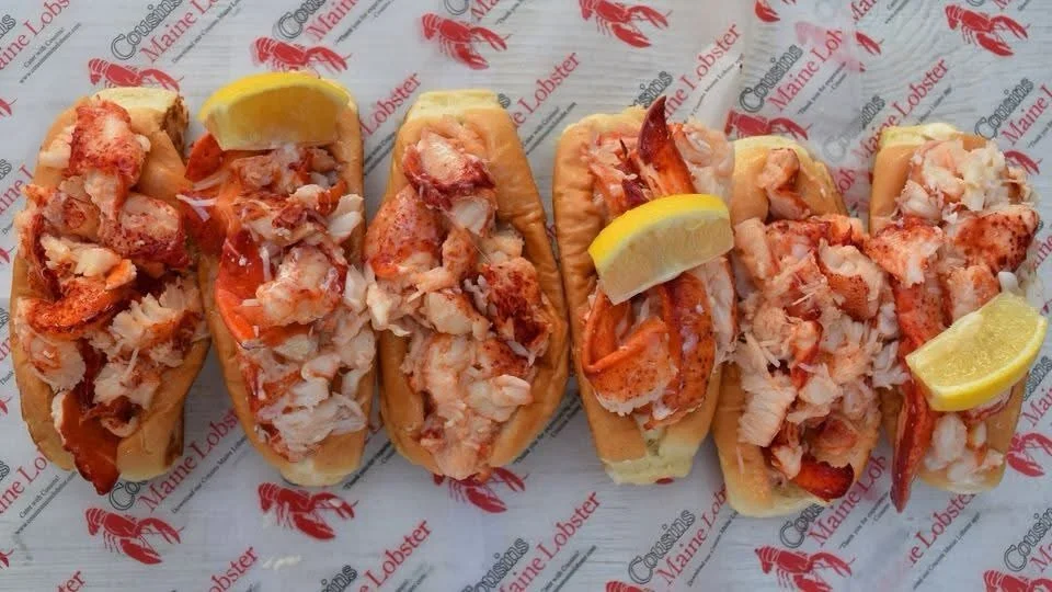 @cousinsmainelobster is back and here 12pm-8pm!
Come in and grab a lobster roll✨🦞