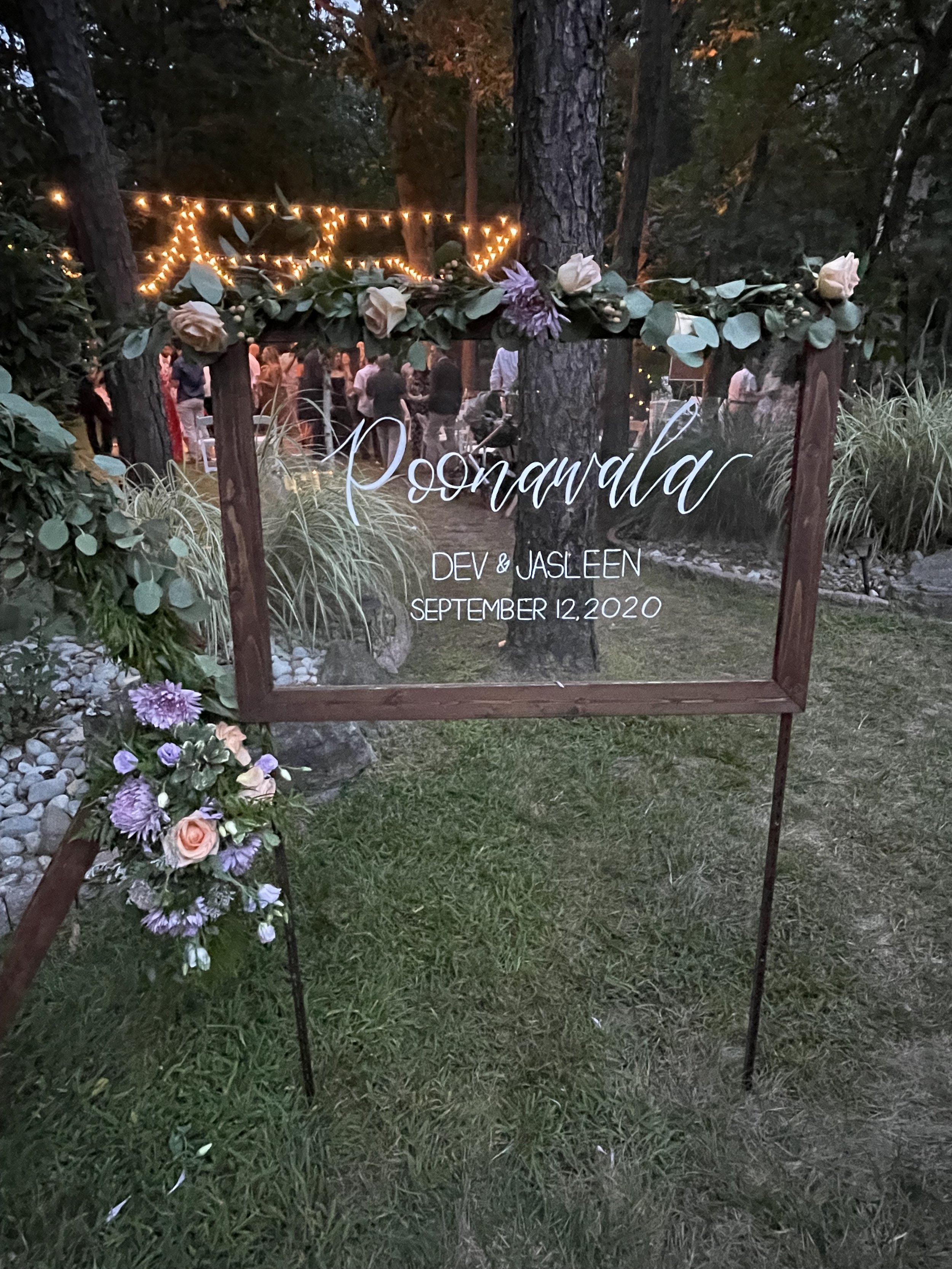 Elegant glass welcome sign with modern calligraphy, showcasing a warm greeting to guests with a minimalist and sophisticated design.