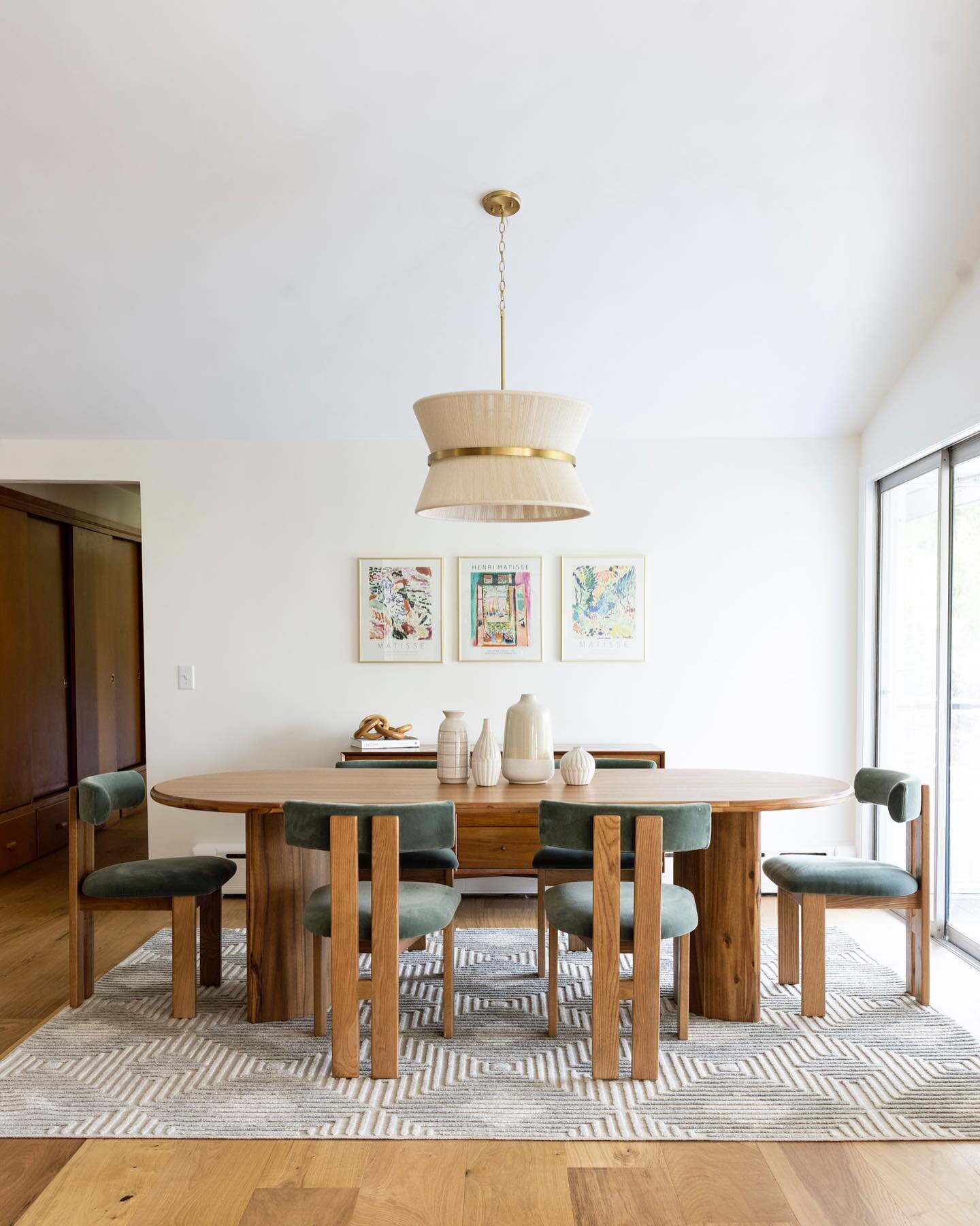 This client is definitely in their &ldquo;cool dining room&rdquo; era 🪩✨

But truly, how stunning did this space turn out? The light fixture, the rounded table, the artwork, THOSE CHAIRS. If you need me, I&rsquo;ll be staring at this project all wee