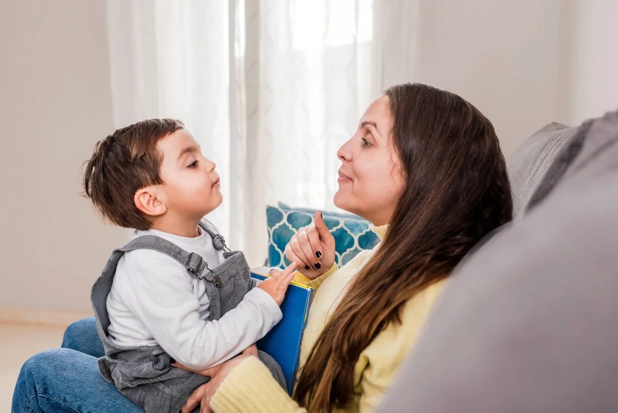 12 Ways to Help Your Toddler Talk: Parents' Guide + What Real Parents are Saying in 2025