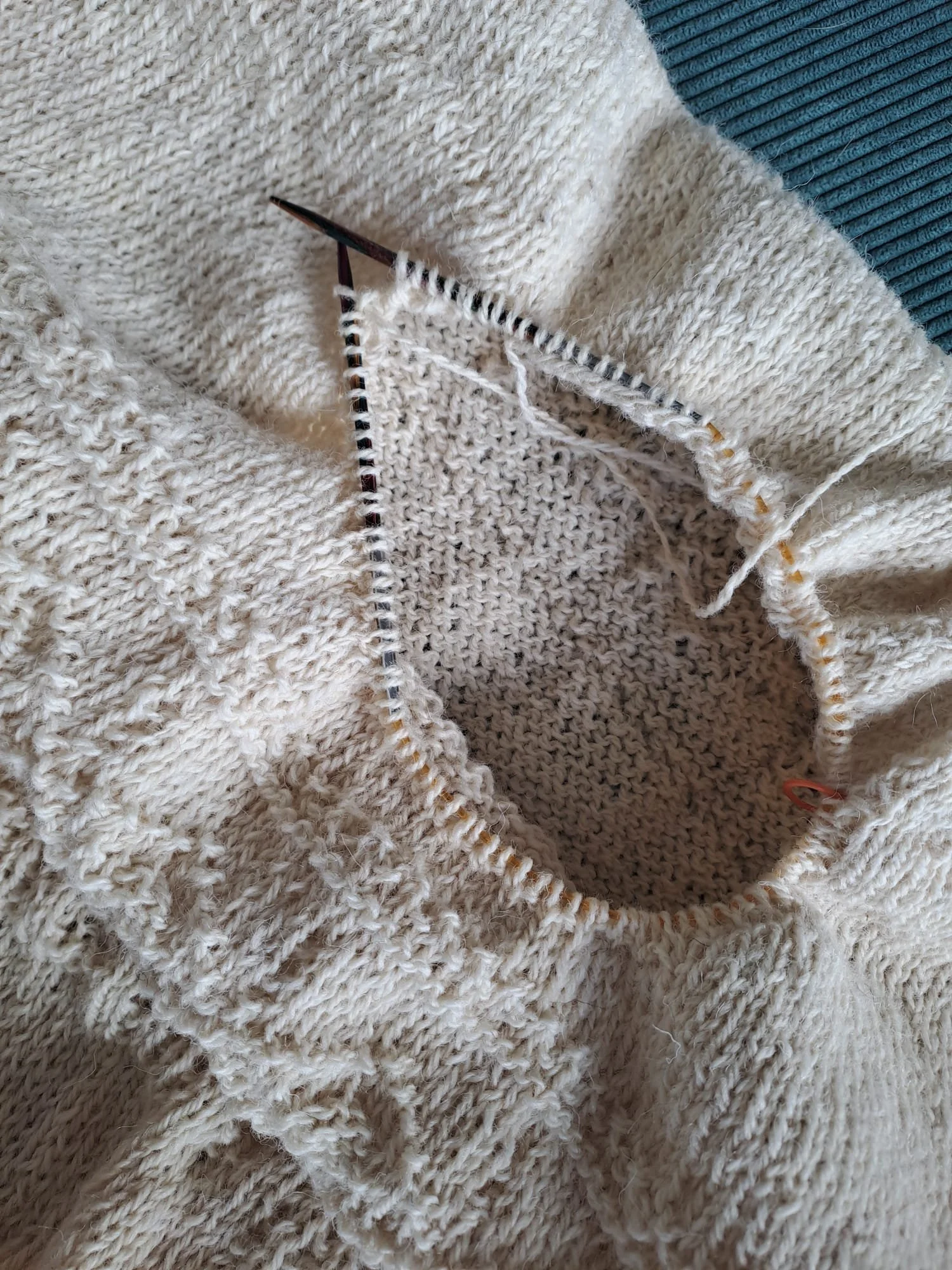 14 september, picking up stitches for the collar.jpeg