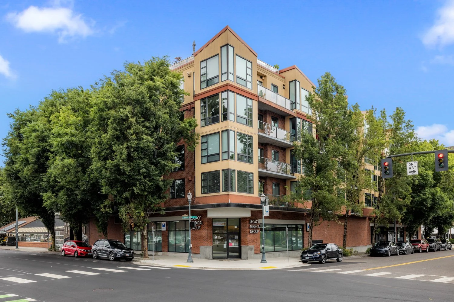 1620 NE Broadway St #206