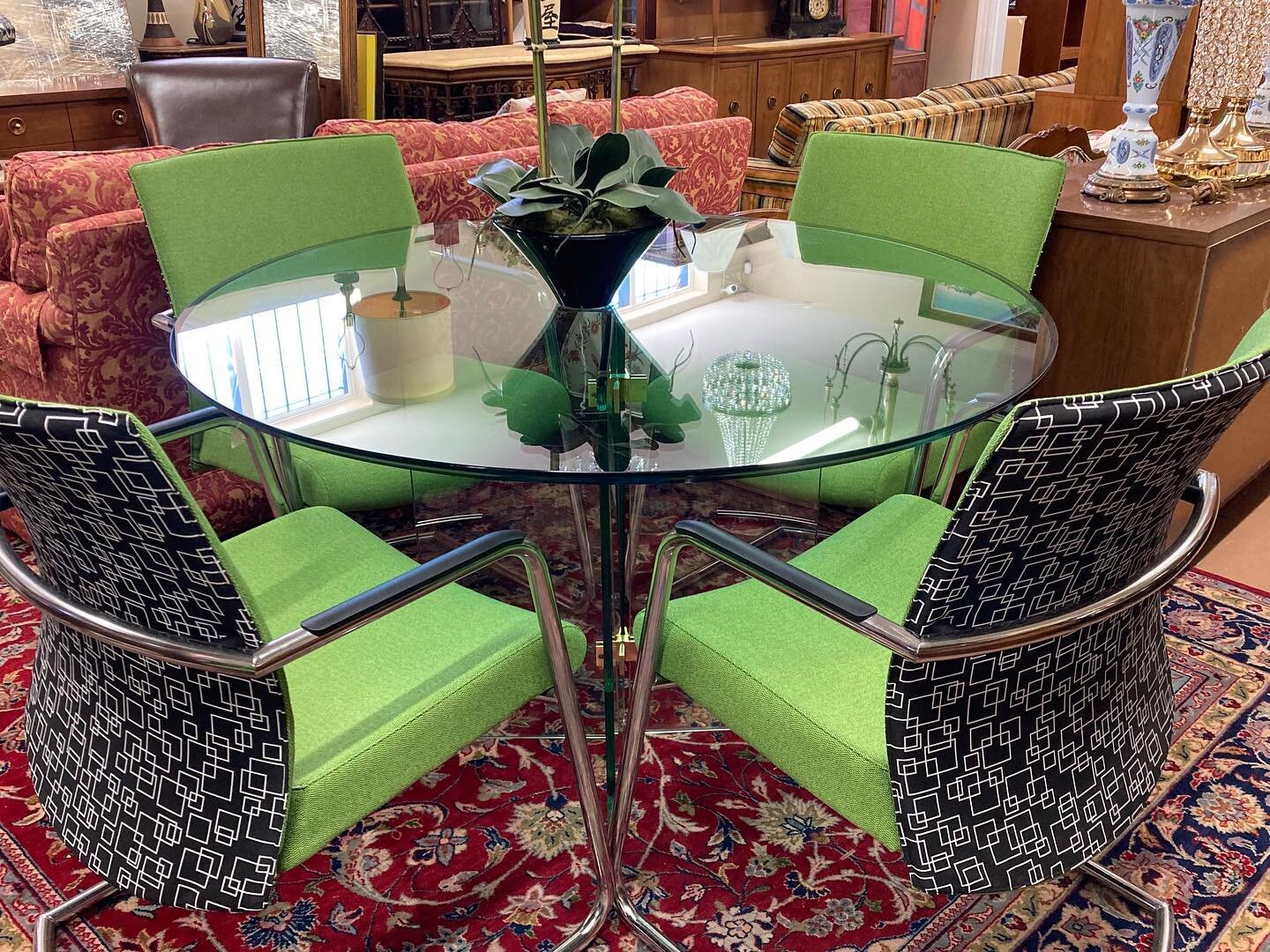 Featured Piece: Mod style table and six chairs