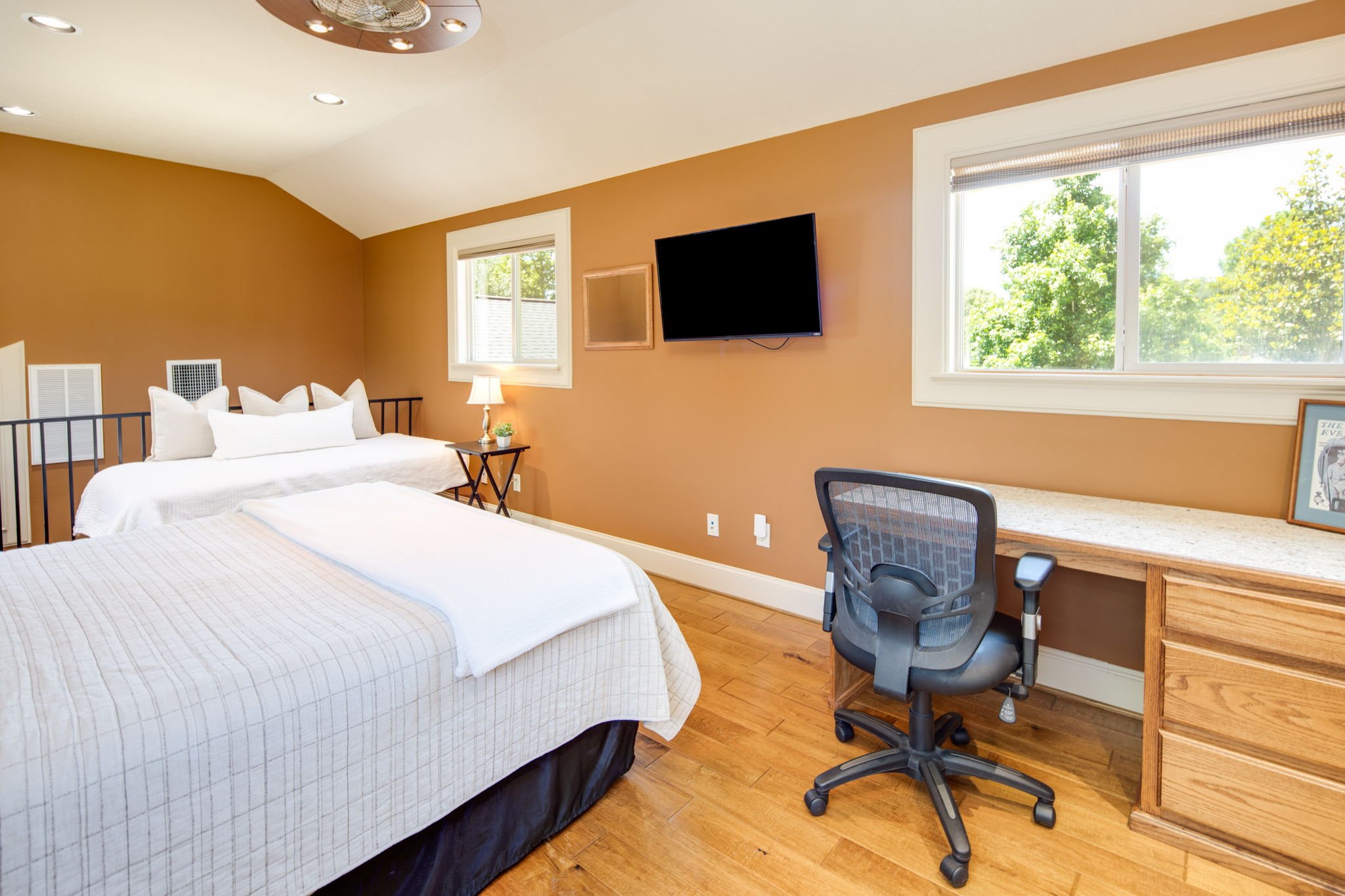 35-web-or-mls-Crown Oaks_47.jpg