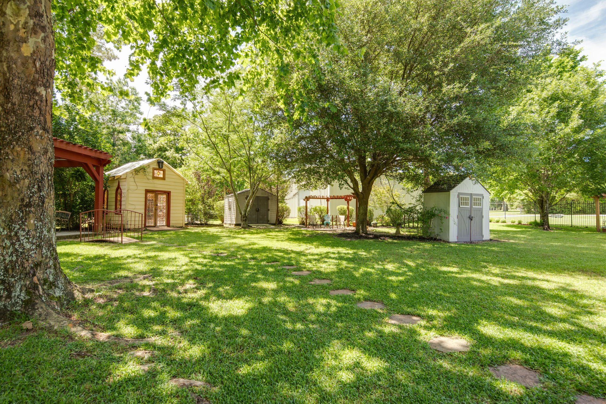 50-web-or-mls-Crown Oaks_58.jpg
