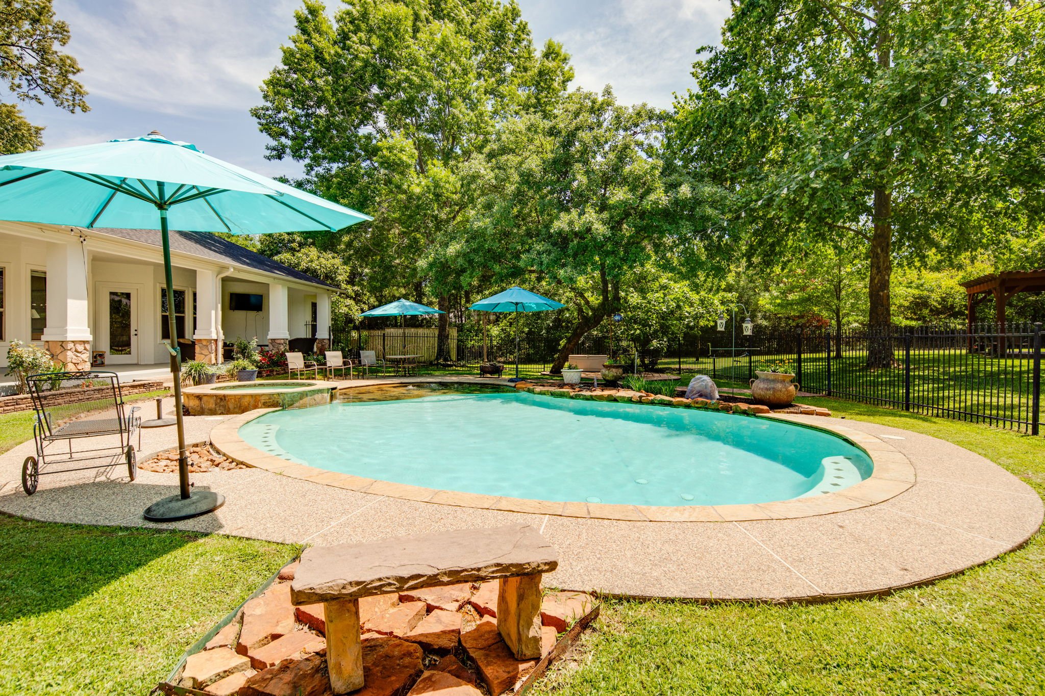47-web-or-mls-Crown Oaks_54.jpg