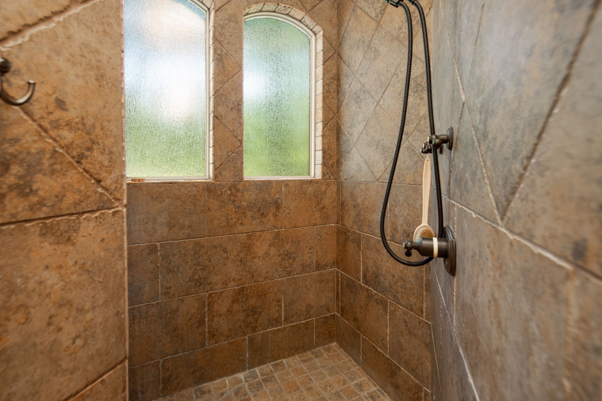 26-web-or-mls-Crown Oaks_26.jpg