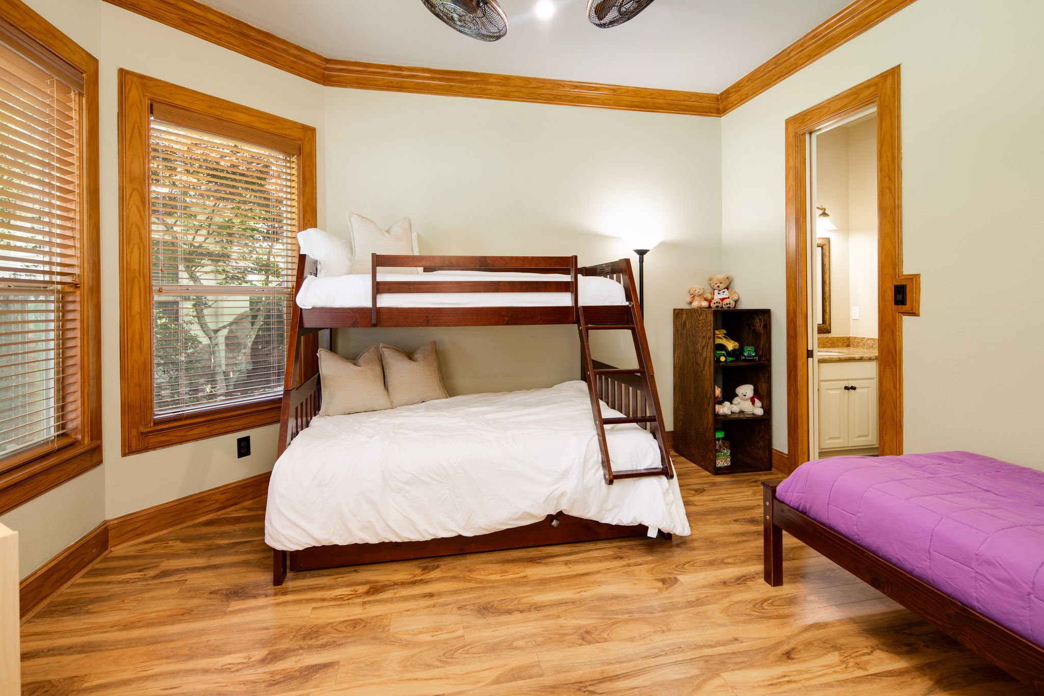 33-web-or-mls-Crown Oaks_45.jpg