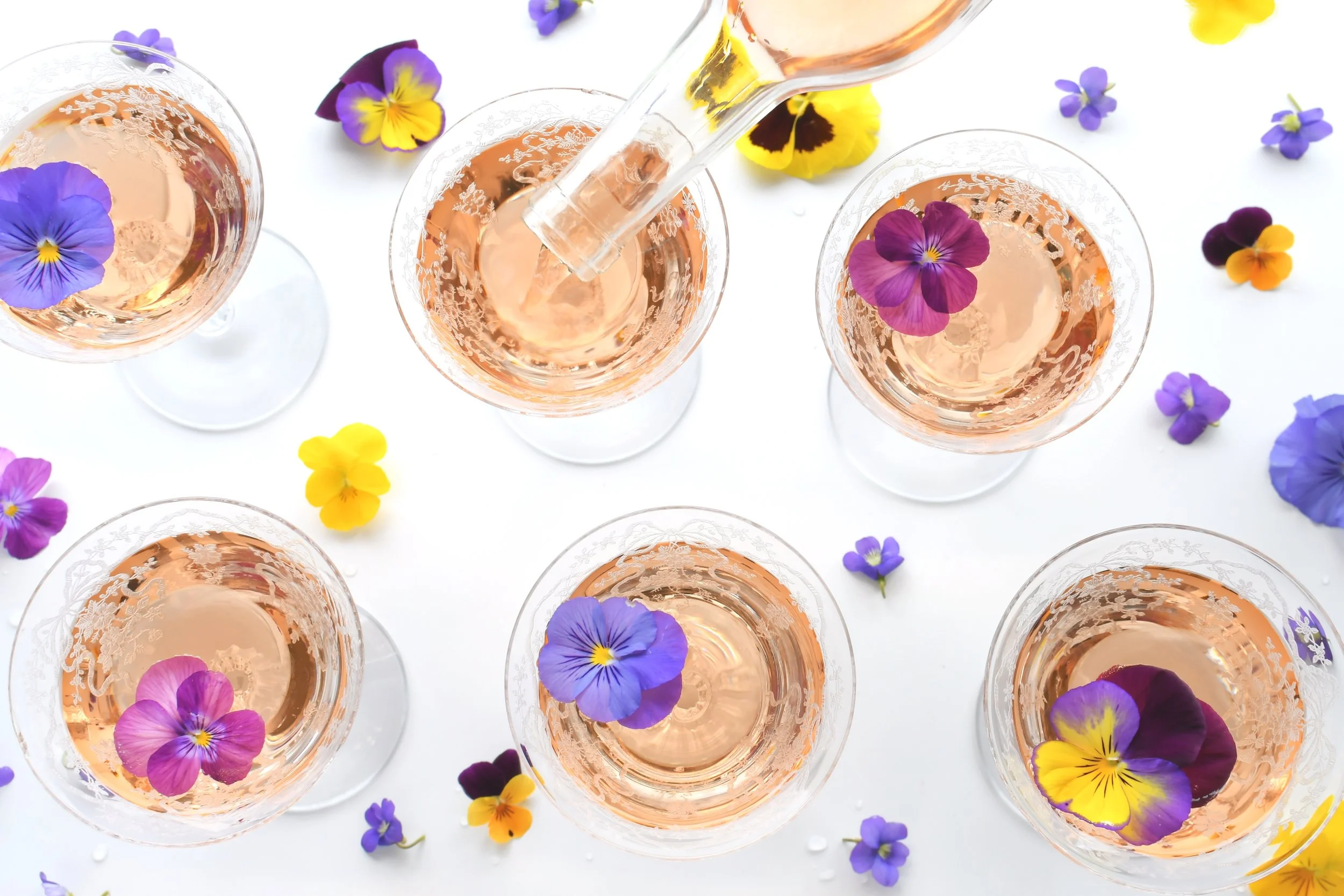 spring-wine-cocktails-garnished-with-pansies-vio-2026-03-24-07-07-01-utc.jpg