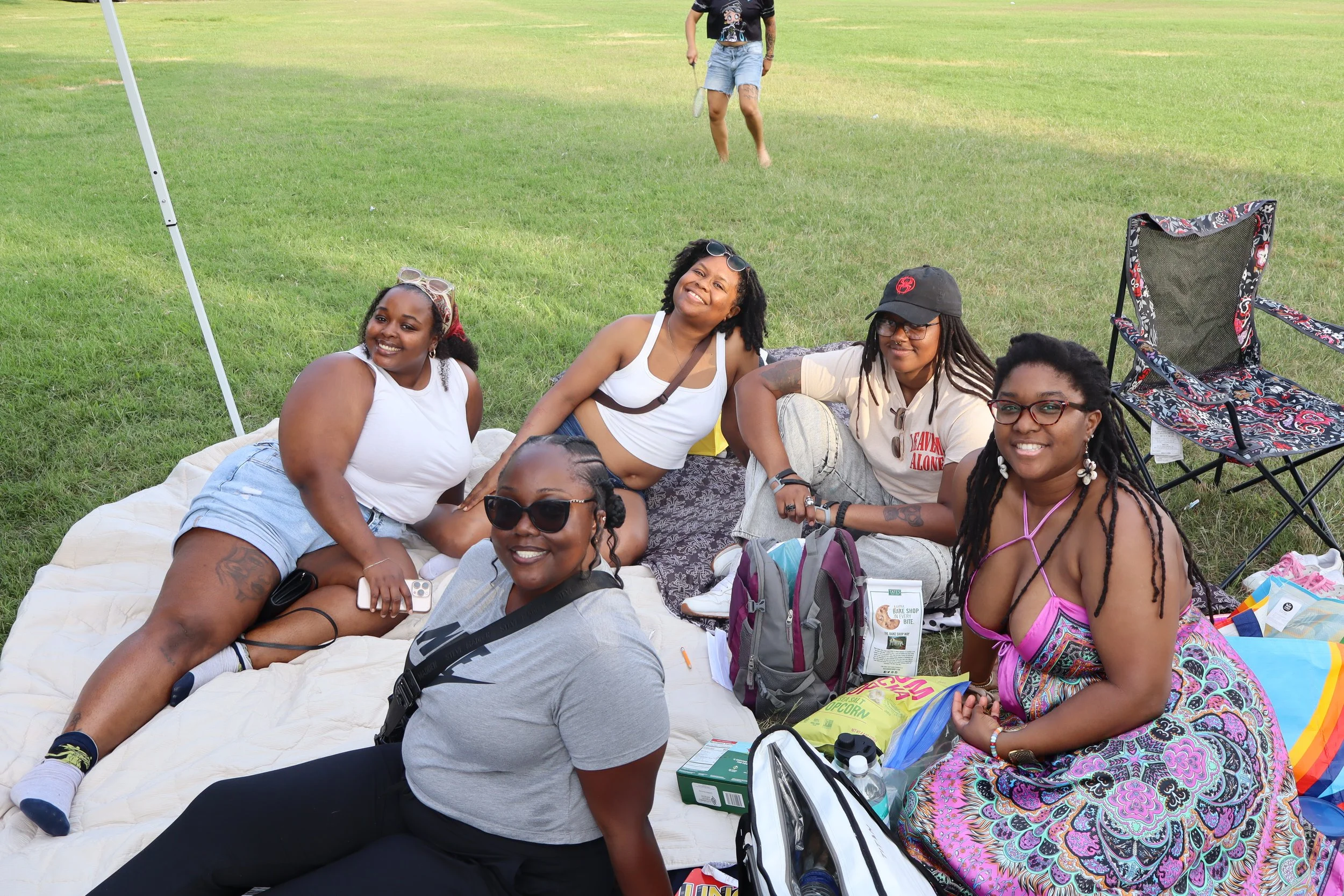 Lesbifriends in the Park 2.0