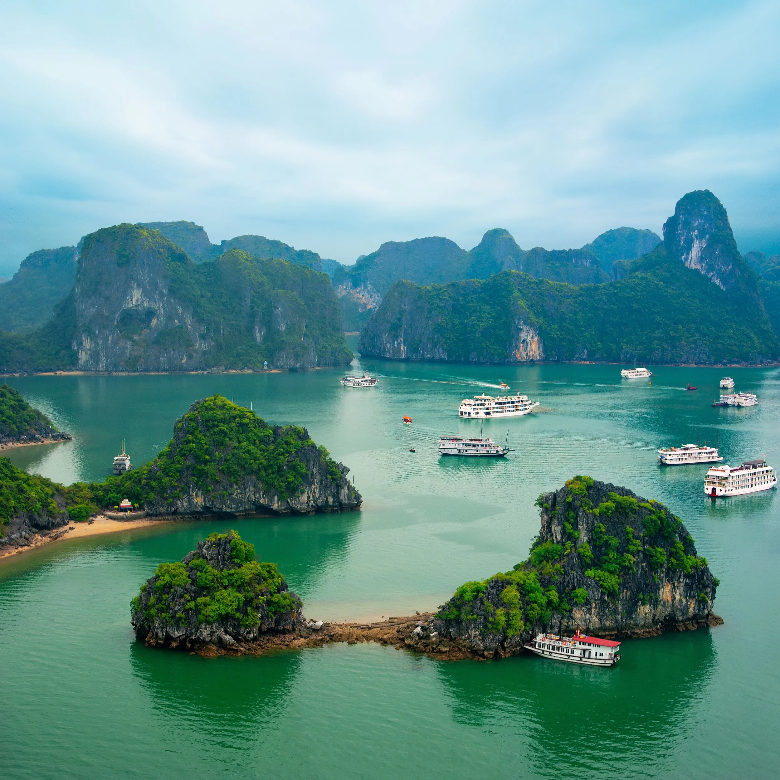 ha-long-bay-south-china-sea-vietnam-2026-09-24-02-54-55-utc.jpg