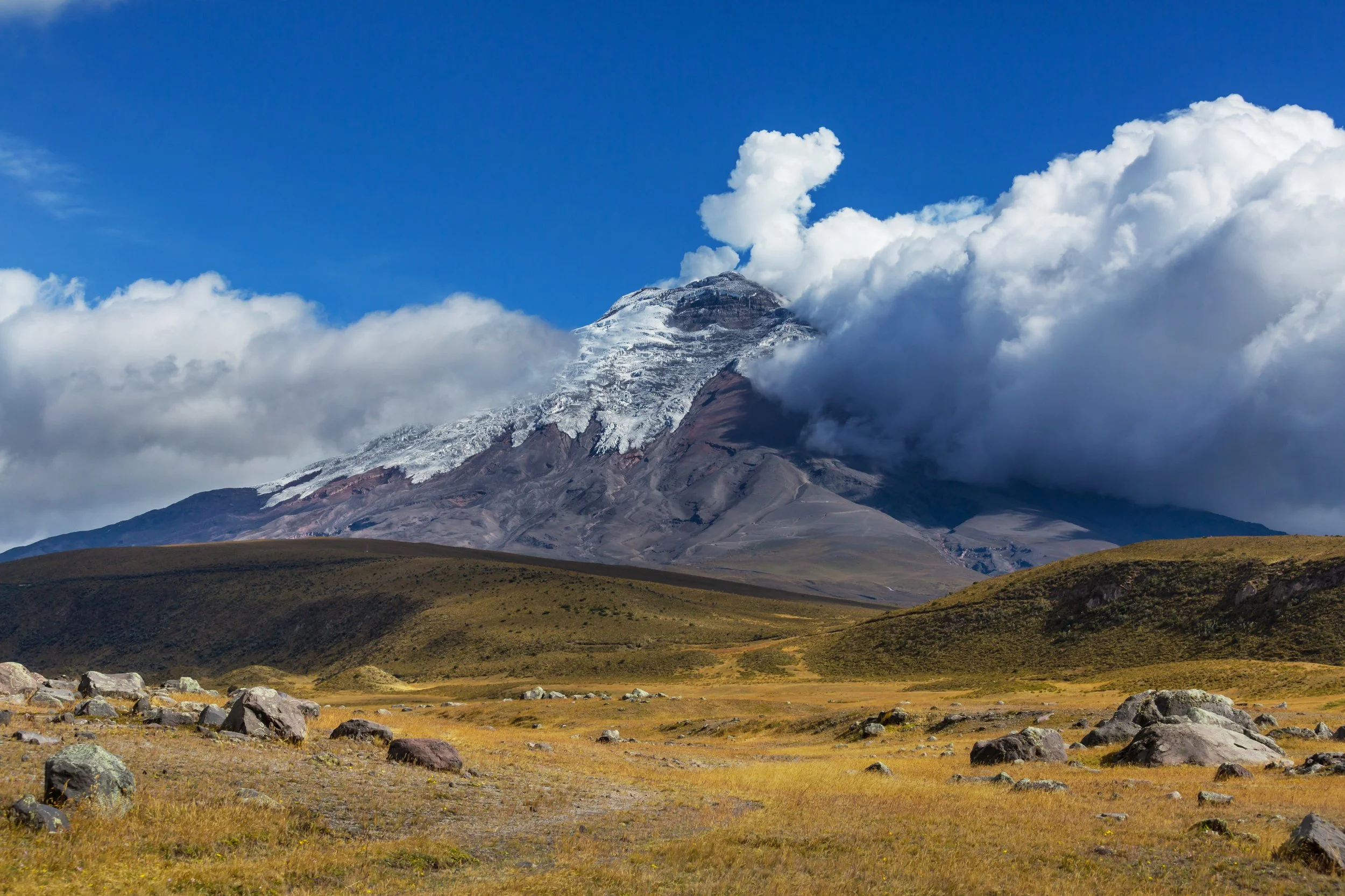 scenic-mountain-peak-under-blue-skies-and-clouds-2026-09-23-05-37-03-utc.jpg