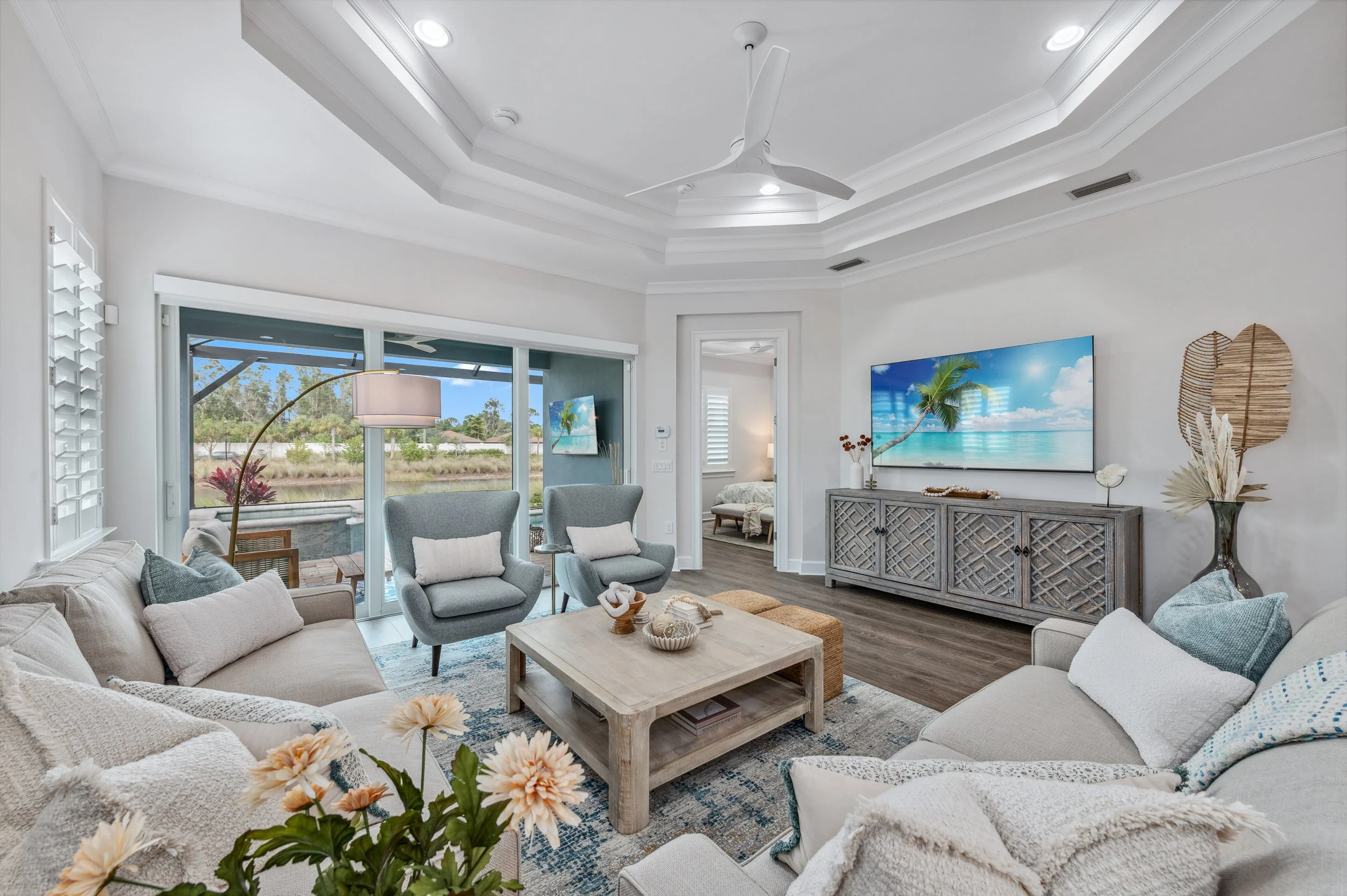 8773-yucatan-ct-naples-fl-34112-living-2.jpg