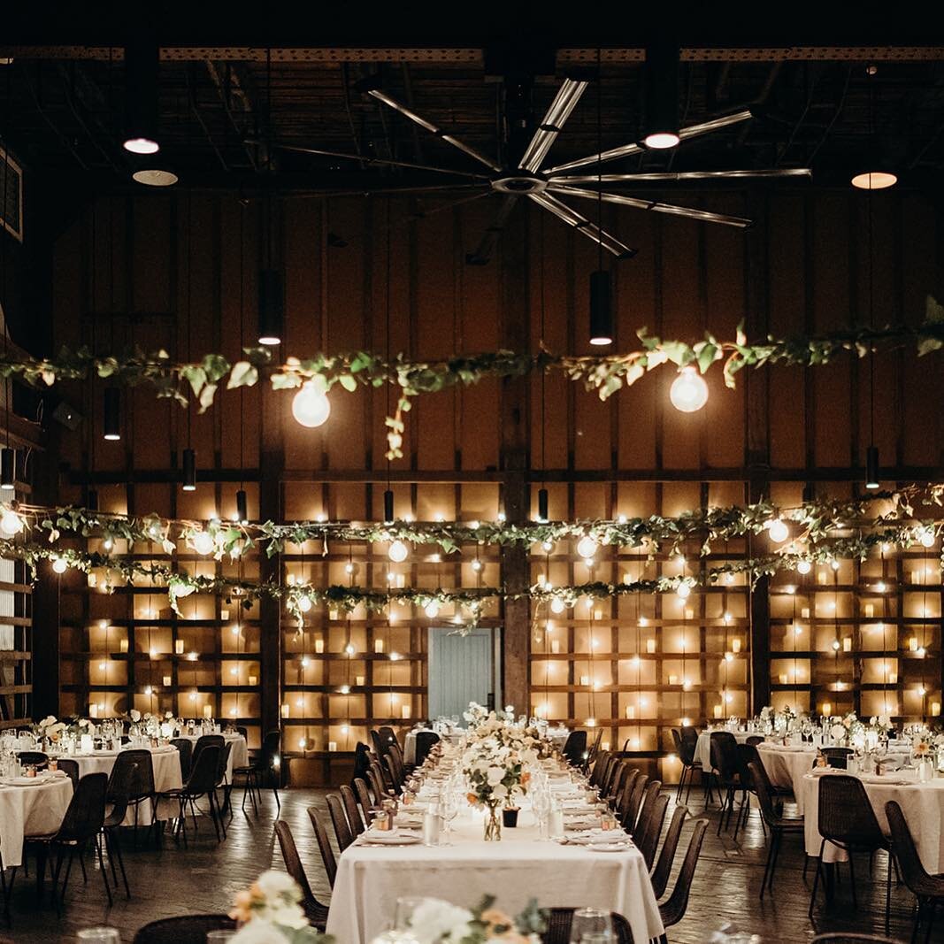 This gorgeous venue @ovoloweddings @ovolowoolloomooloo adorned by simple and elegant foliages and blooms by us #hanakofloraldesigns 💕🌸🌿 // 📷 @folkandfollow